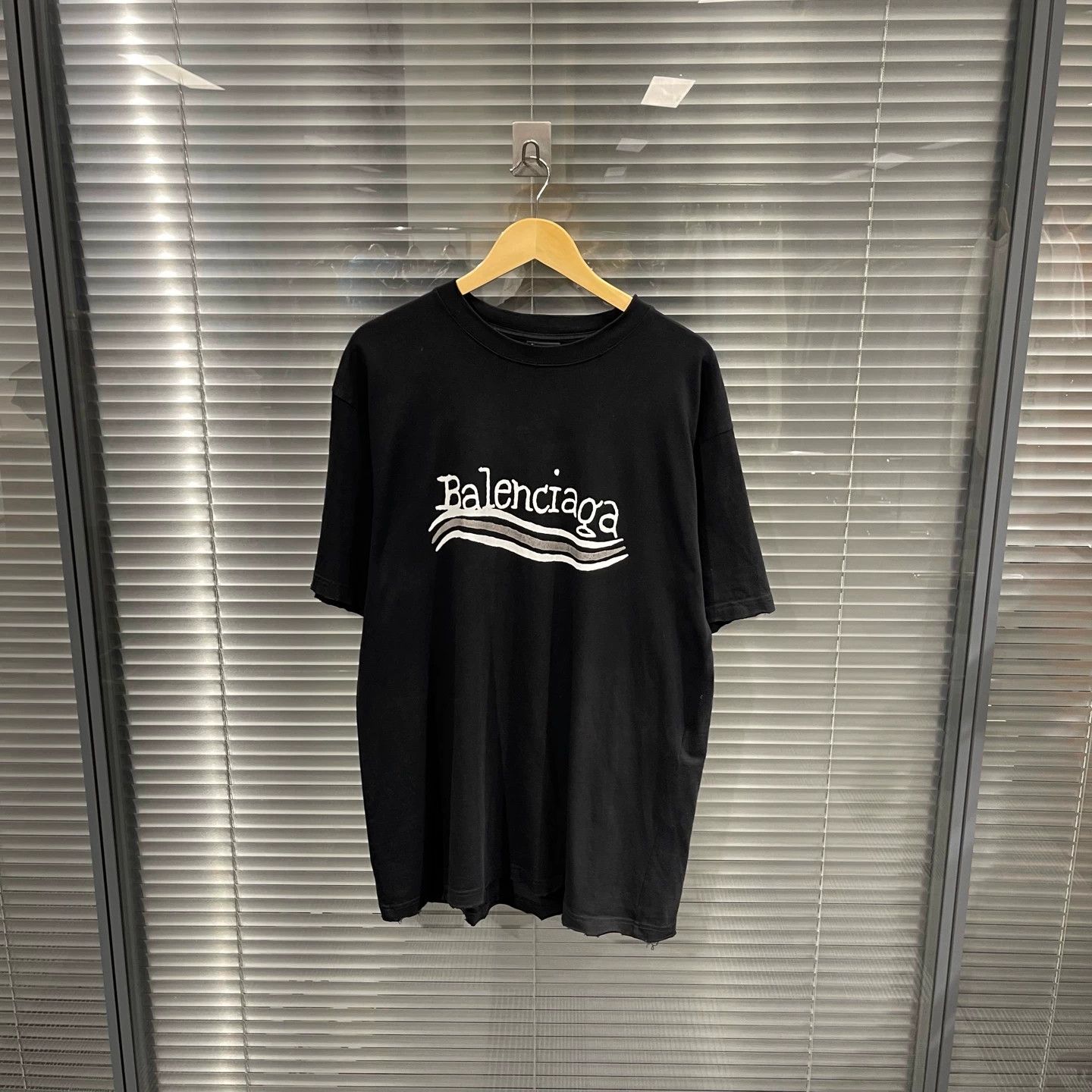 Balenciaga Balenciaga Distressed Disappearing Coke Graffiti S 99 New Size US S / EU 44-46 / 1 - 1 Thumbnail