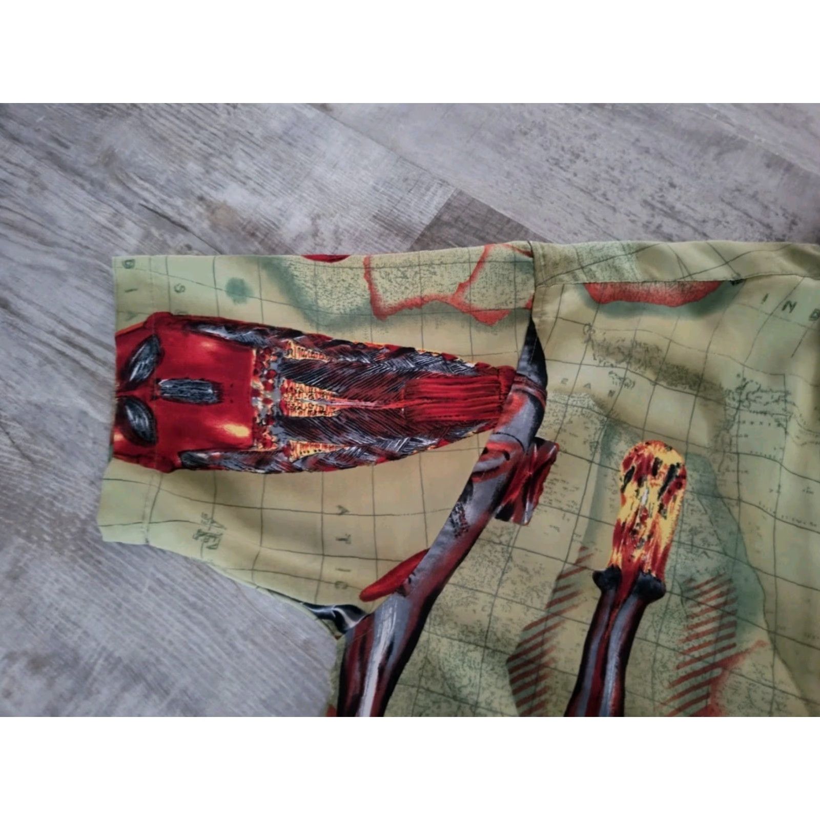 Vintage Box Office Islands Hawaiian Shirt Men Oversize S Green Red World Map Tribal Mask Shirt Size US S / EU 44-46 / 1 - 5 Thumbnail