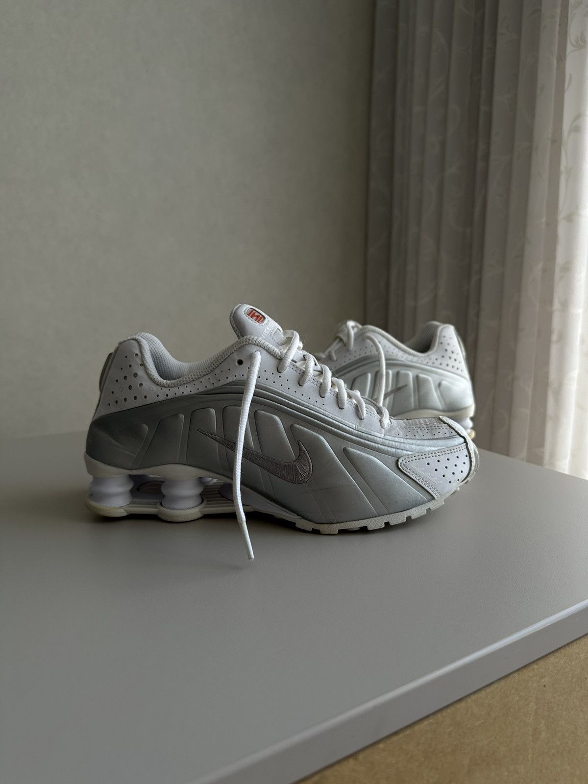 Japanese Brand Nike shox R4 metallic white Size US 5.5 / EU 38 - 21 Thumbnail