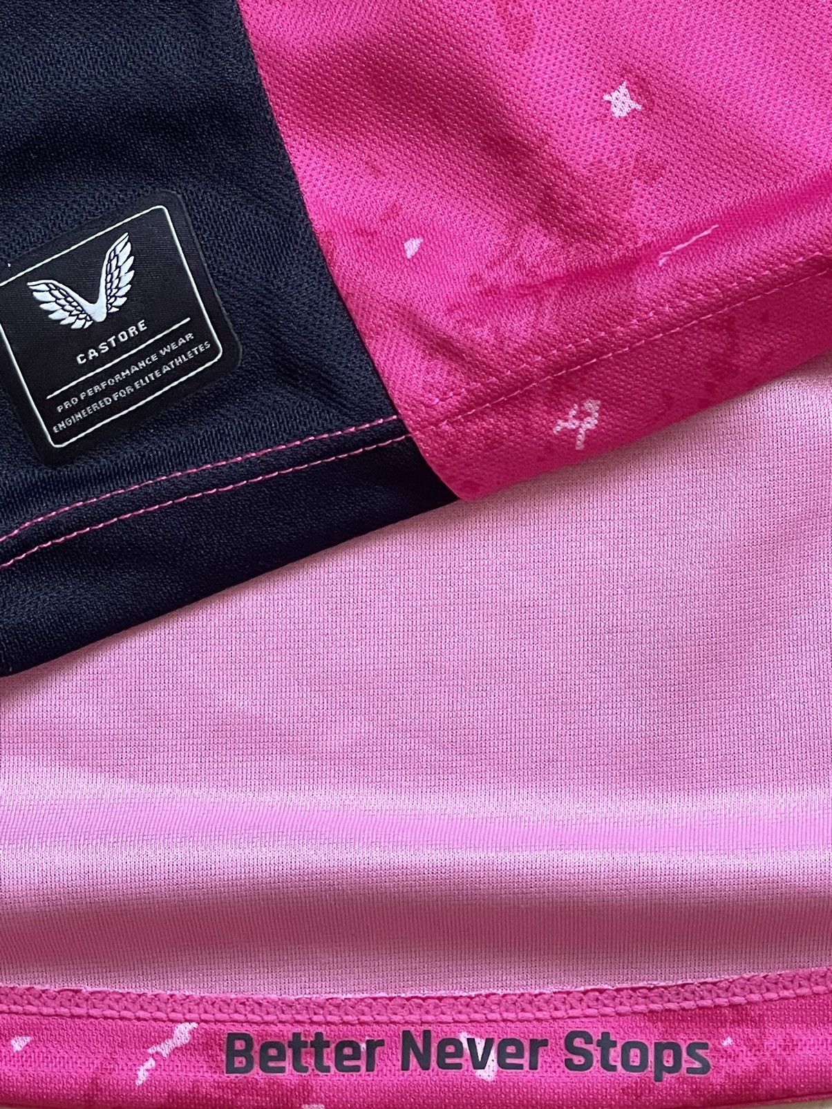 Other Castore Wolves pink long sleeve soccer jersey Size US M / EU 48-50 / 2 - 8 Thumbnail