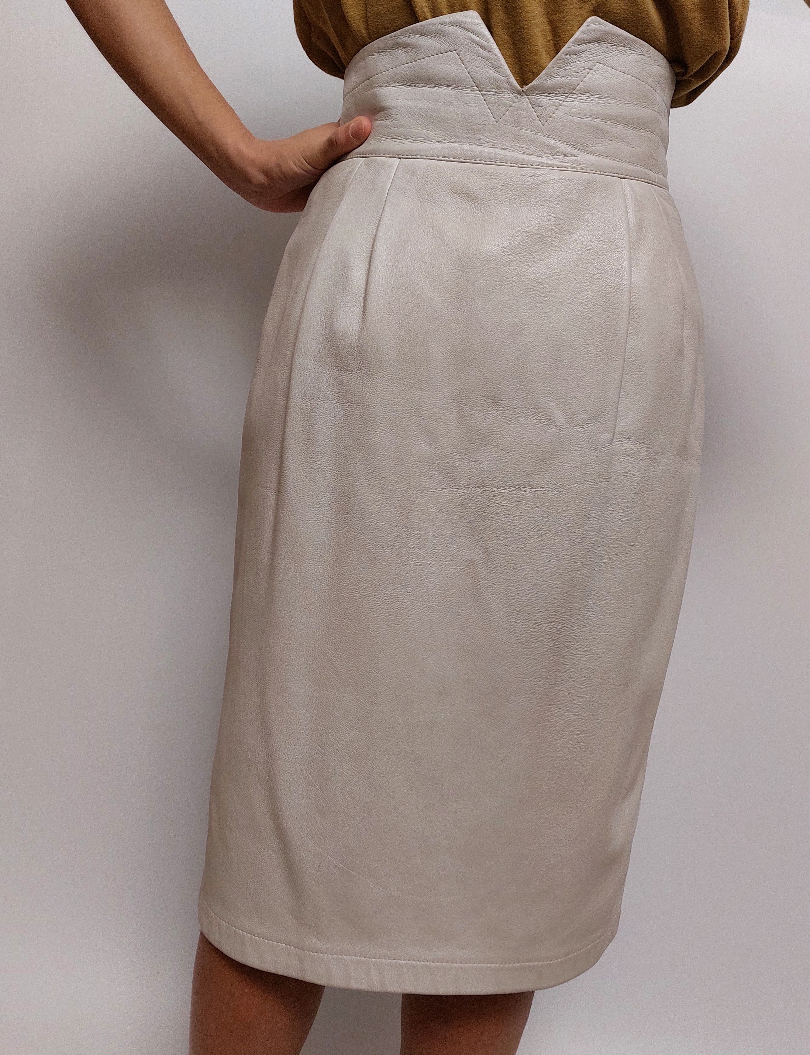 Vintage 1980s leather skirt high-waisted Size 25" / US 0 / IT 36 - 5 Thumbnail