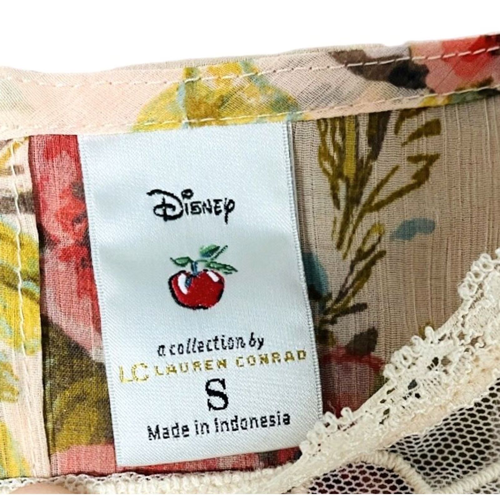 Disney Disney LC Collection Snow White Blouse Womens Small Floral Pink Long Sleeve Balloon Fringe Multicolor Polyester Blend Round Neck Regular Shirt Size S / US 4 / IT 40 - 6 Thumbnail