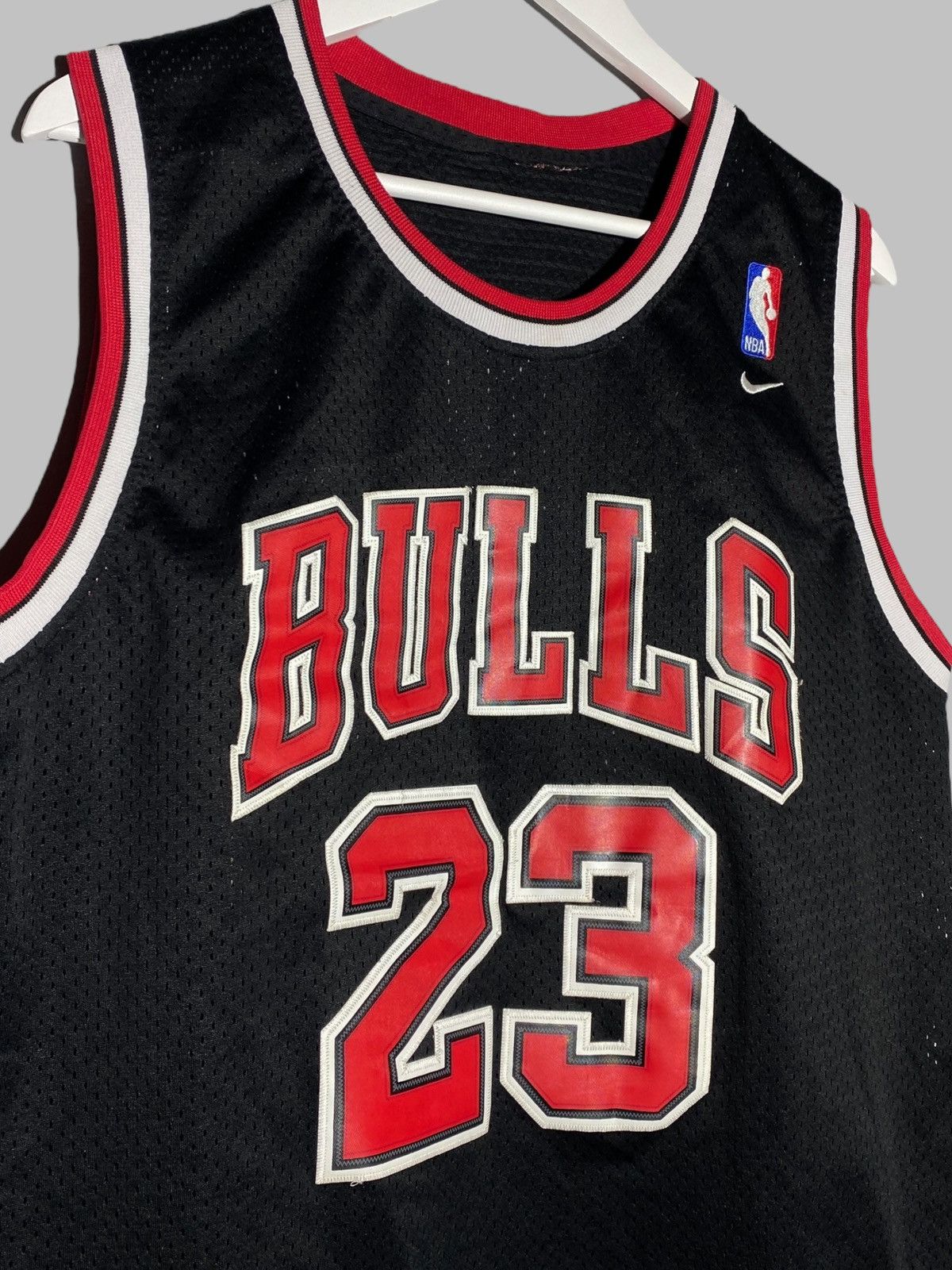 NBA × Nike × Vintage 🔥 VINTAGE 90s CHICAGO BULLS 23 JORDAN NBA BASKETBALL JERSEY🔥 Size US M / EU 48-50 / 2 - 10 Thumbnail