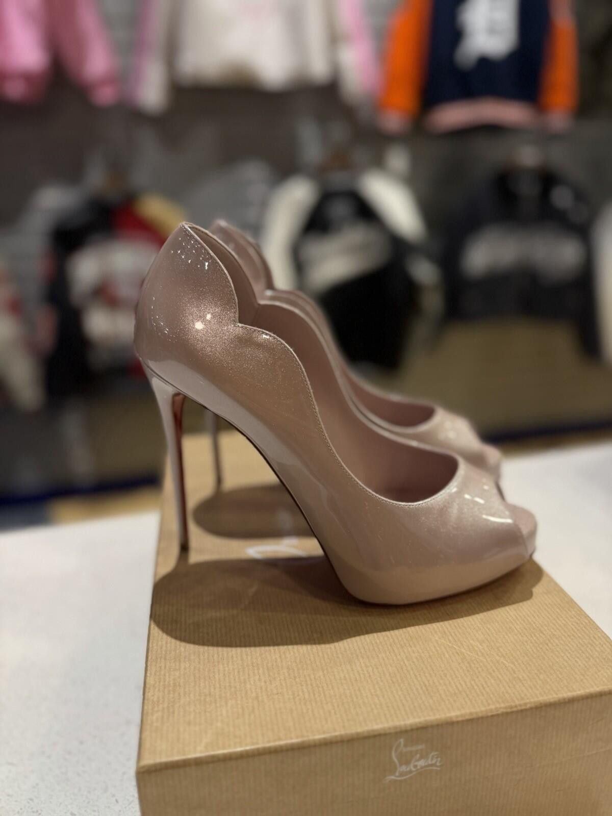 Christian Louboutin Christian Louboutin Alta Paten Scallop Peep Toe Pump 39.5EU Size US 9.5 / IT 39.5 - 2 Thumbnail