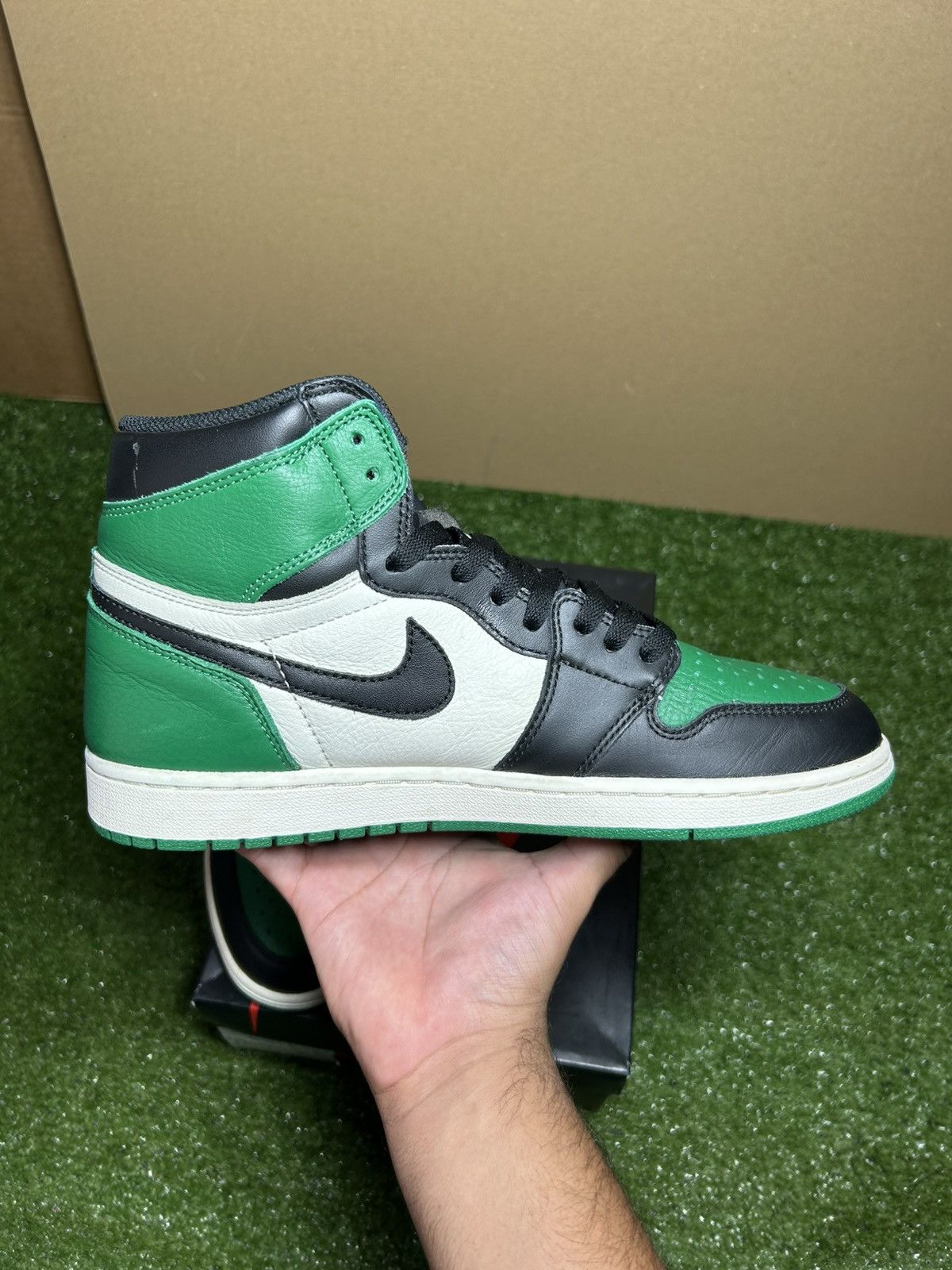 Jordan Brand Jordan 1 Pine Green 1.0 Size US 10.5 / EU 43-44 - 4 Thumbnail