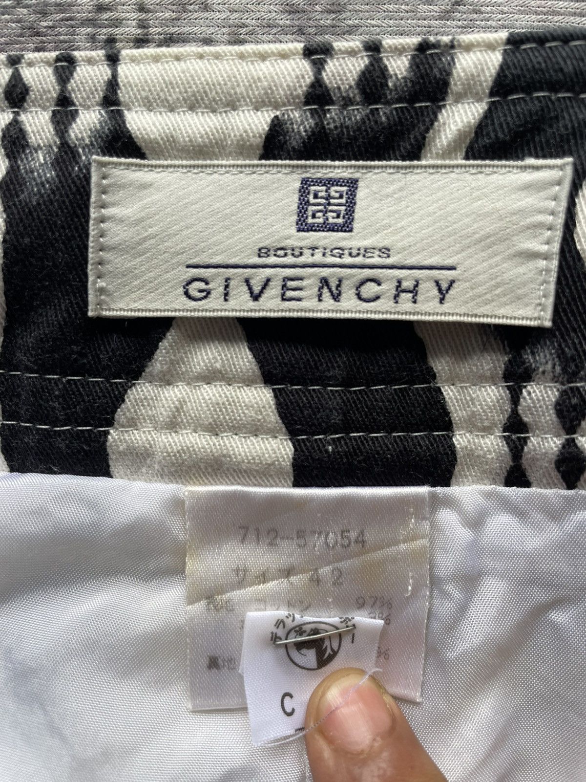 Givenchy Vintage Givenchy Boutiques Mini Skirt Size 28" / US 6 / IT 42 - 7 Thumbnail