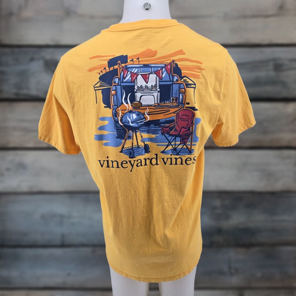 Vineyard Vines Vineyard Vines Mens T-Shirt Yellow Pocket Graphic Football Tailgating Grilling L SS Size US L / EU 52-54 / 3 - 1 Thumbnail