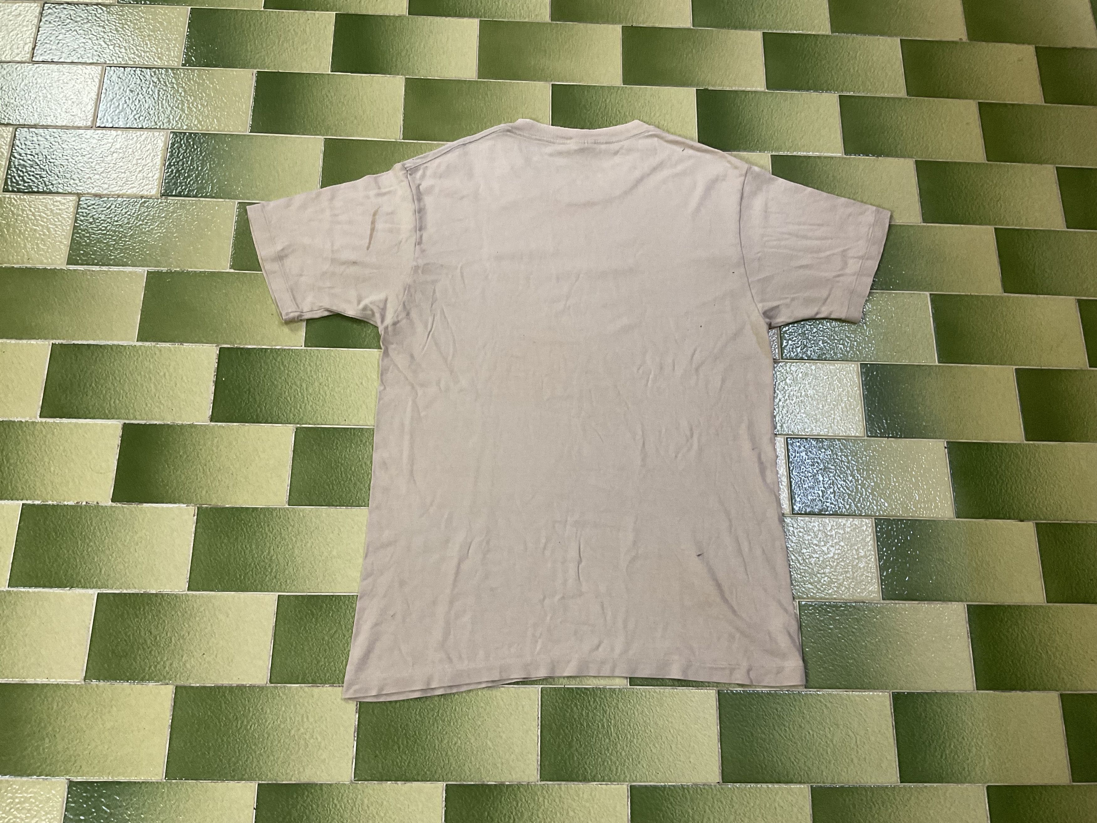 Banana Republic Vintage Worn Trashed 90s Banana Republic Propaganda Tee Size US L / EU 52-54 / 3 - 2 Thumbnail