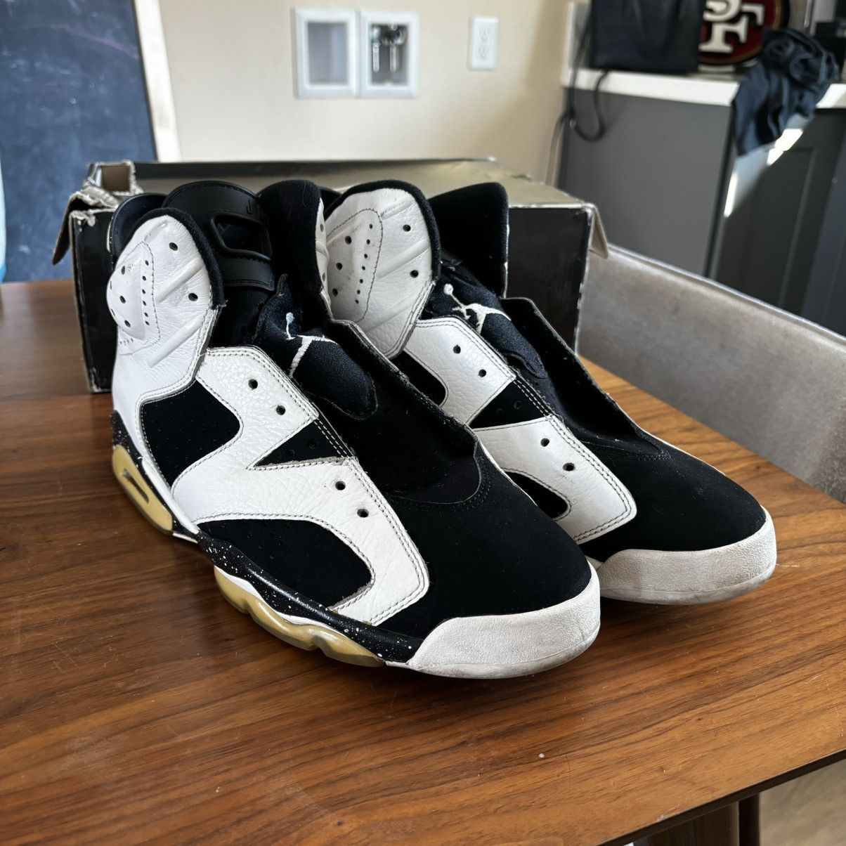 Nike Nike Air Jordan 6 Oreo Size US 10.5 / EU 43-44 - 2 Thumbnail
