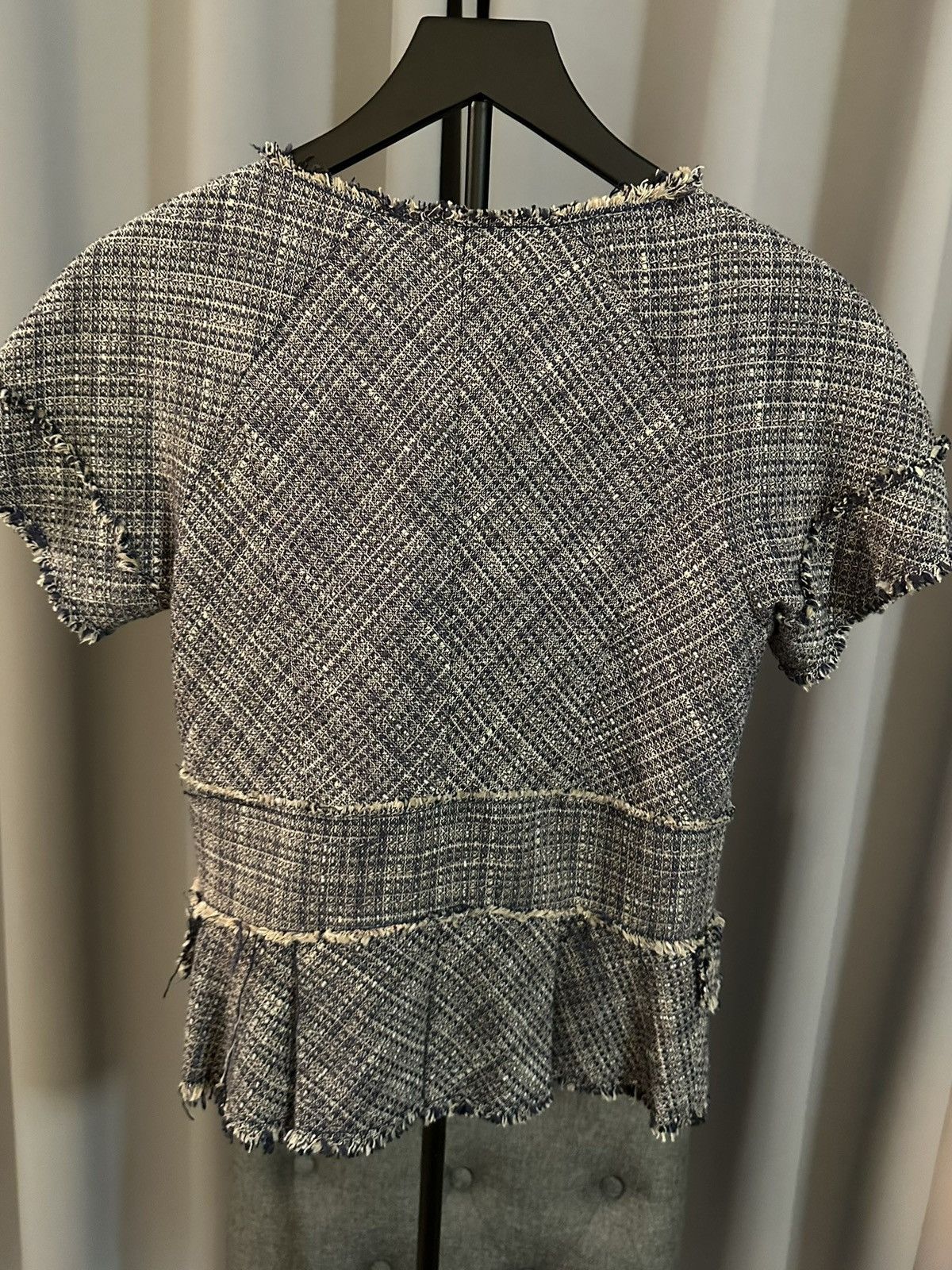 Bcbgmaxazria Tweed Short Sleeve Jacket with matching skirt Size S / US 4 / IT 40 - 3 Thumbnail
