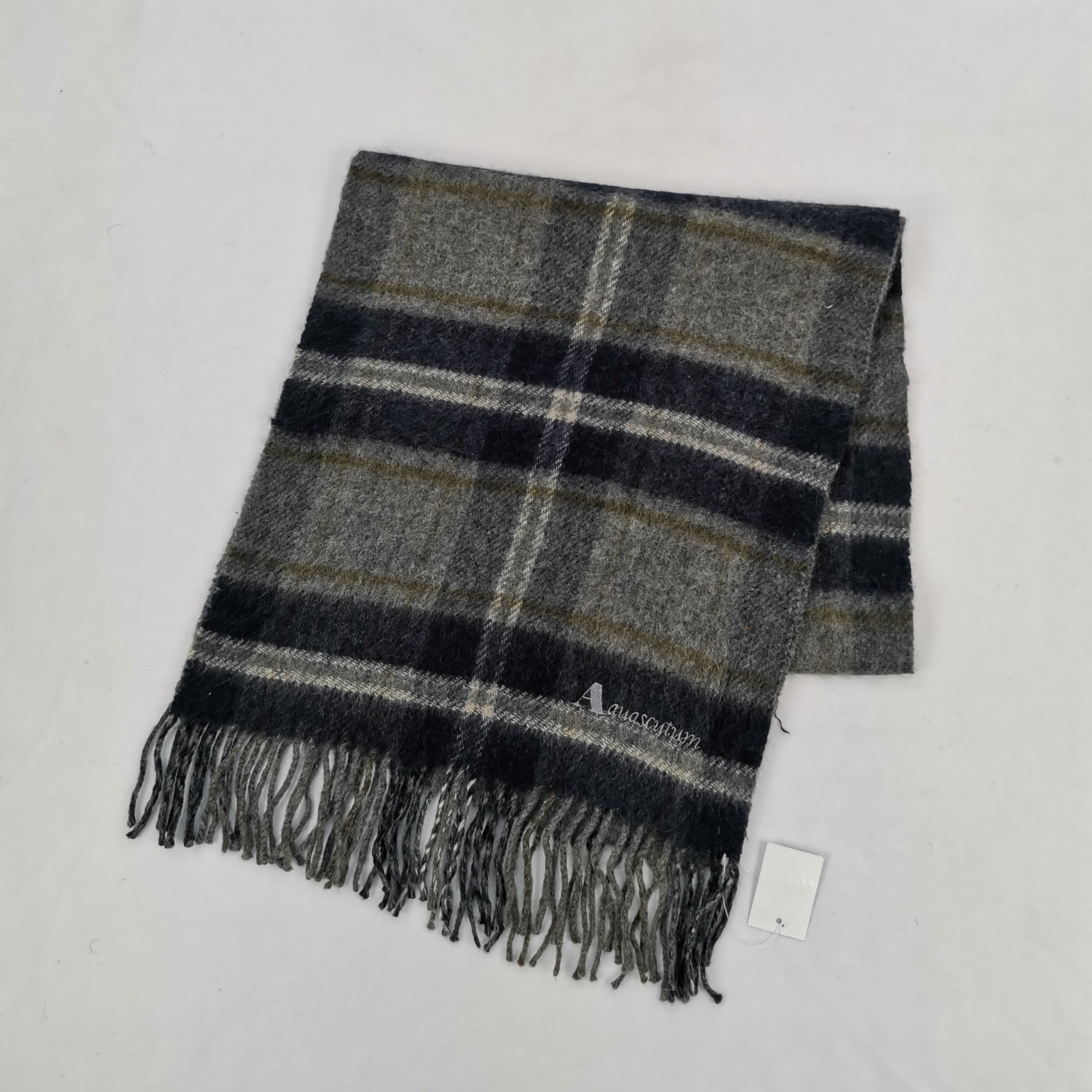 Aquascutum Vintage Aquascutum Scarf Tartan Muffler Fringe Scarves . Size ONE SIZE - 3 Thumbnail