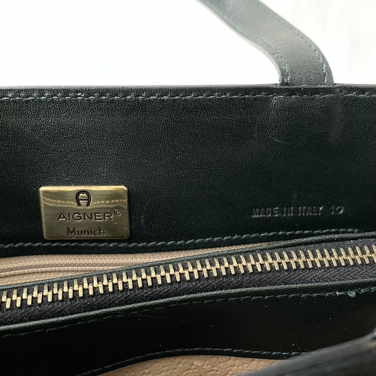 Etienne Aigner Vintage Aigner Black Leather Small Handbag Size ONE SIZE - 12 Thumbnail