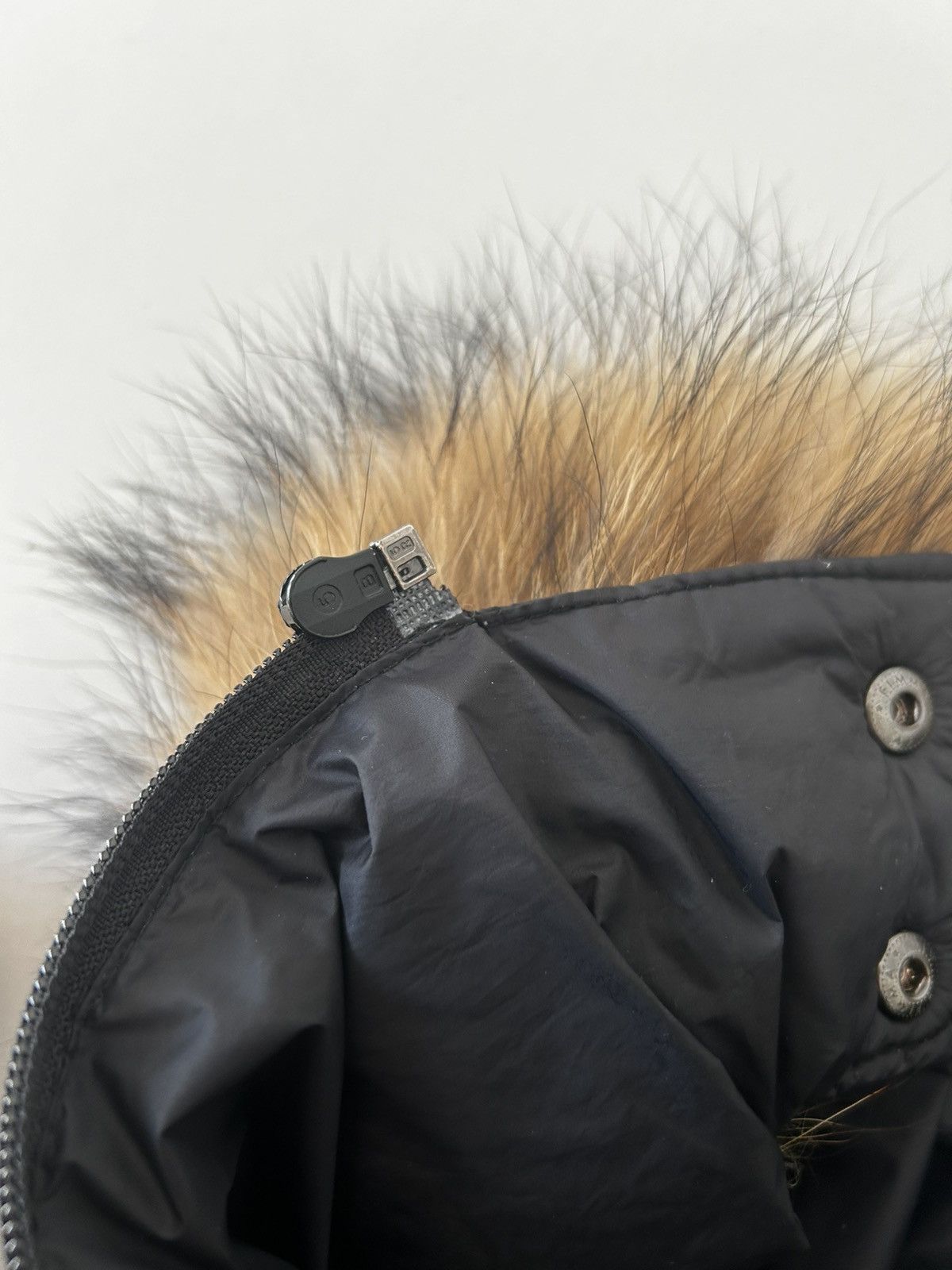 Moncler Moncler Hood Natural Fur Size US M / EU 48-50 / 2 - 5 Thumbnail