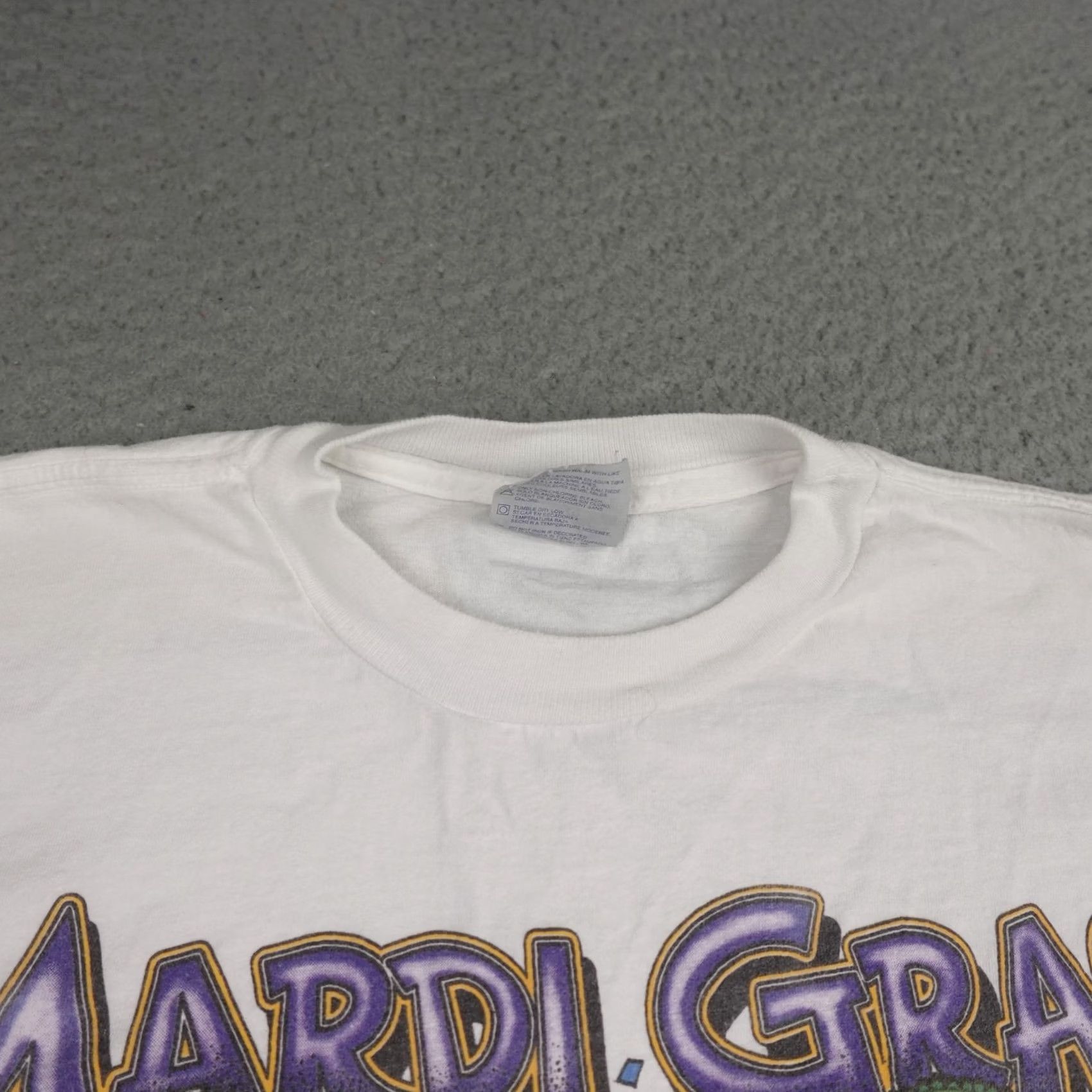 Tultex VINTAGE Mardi Gras Shirt Mens Large White Frogs Beads Festival Graphic 90s Tee Size US L / EU 52-54 / 3 - 5 Thumbnail