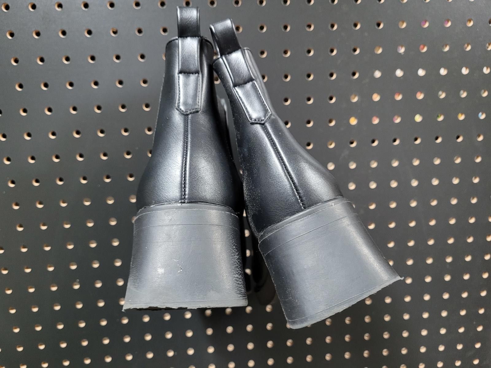 Unknown London Sleek Black Chelsea Boots - Step Out in Style! Act Fast! Size US 8 / IT 38 - 7 Thumbnail