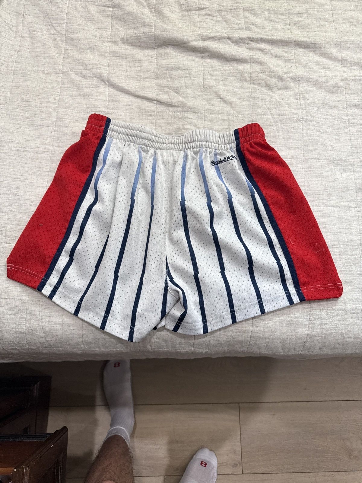 Mitchell & Ness NBA Mitchell & Ness hardwood classic rockets shorts Size US 32 / EU 48 - 2 Thumbnail