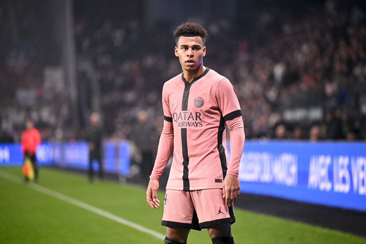 Nike NWT PSG NIKE 2024/2025 FOOTBALL THIRD JERSEY #14 DESIRE DOUE Size US L / EU 52-54 / 3 - 17 Thumbnail