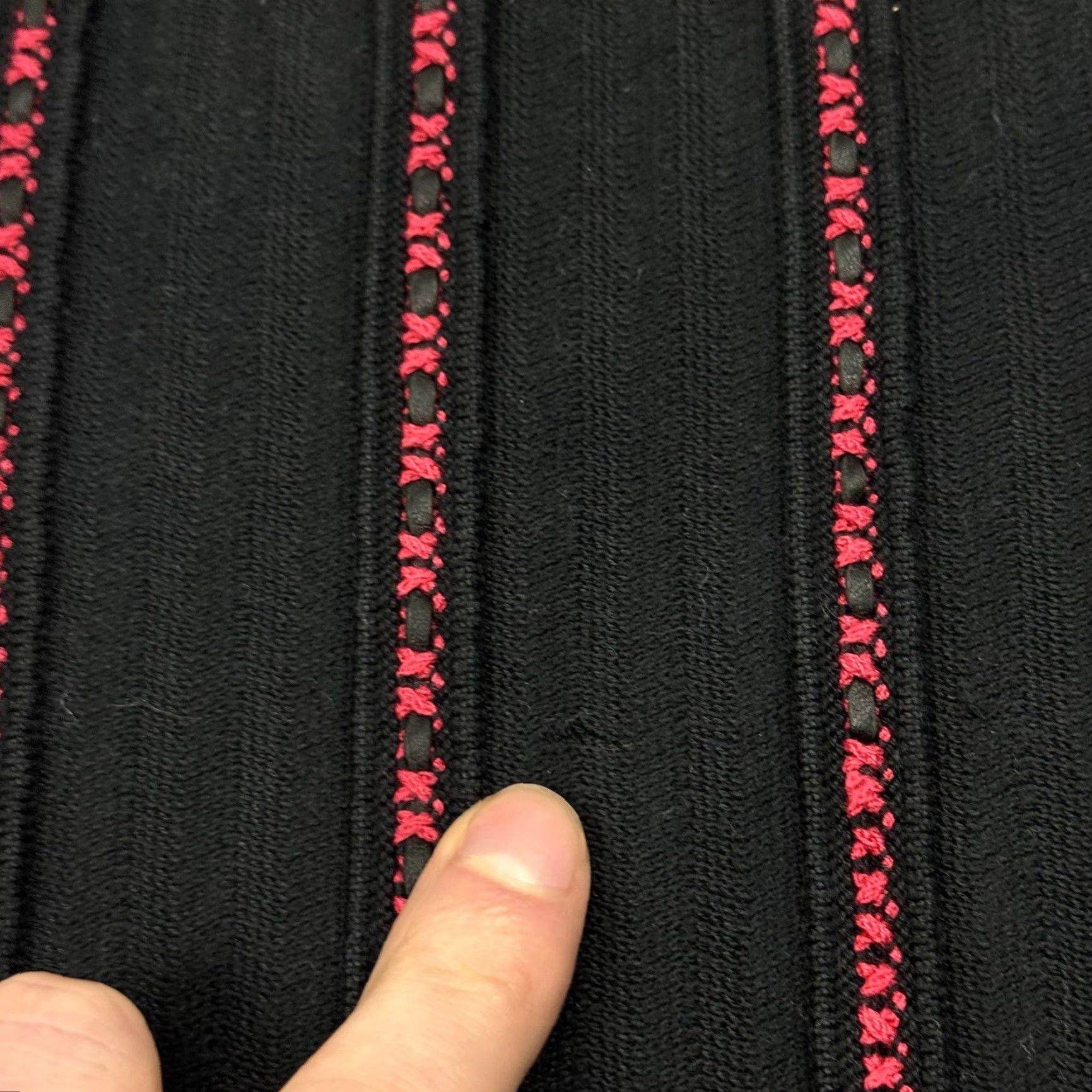Vintage VINTAGE Mens Torras Spain Textured Knit Sweater Crew Neck Pullover Casual Black Red S Size US S / EU 44-46 / 1 - 5 Thumbnail