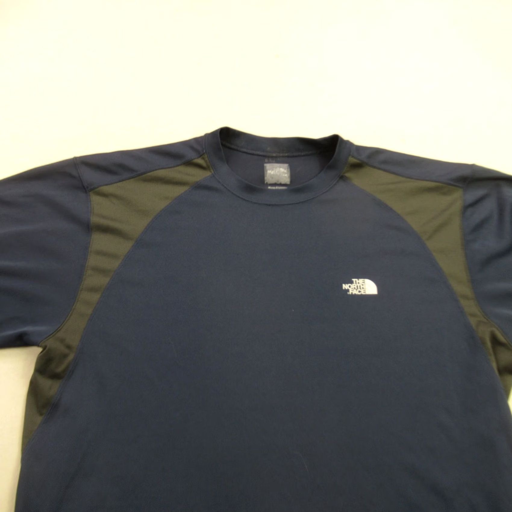 The North Face The North Face Shirt Mens Large Blue Short Sleeve Crew Neck Casual Lightweight Size US L / EU 52-54 / 3 - 3 Thumbnail