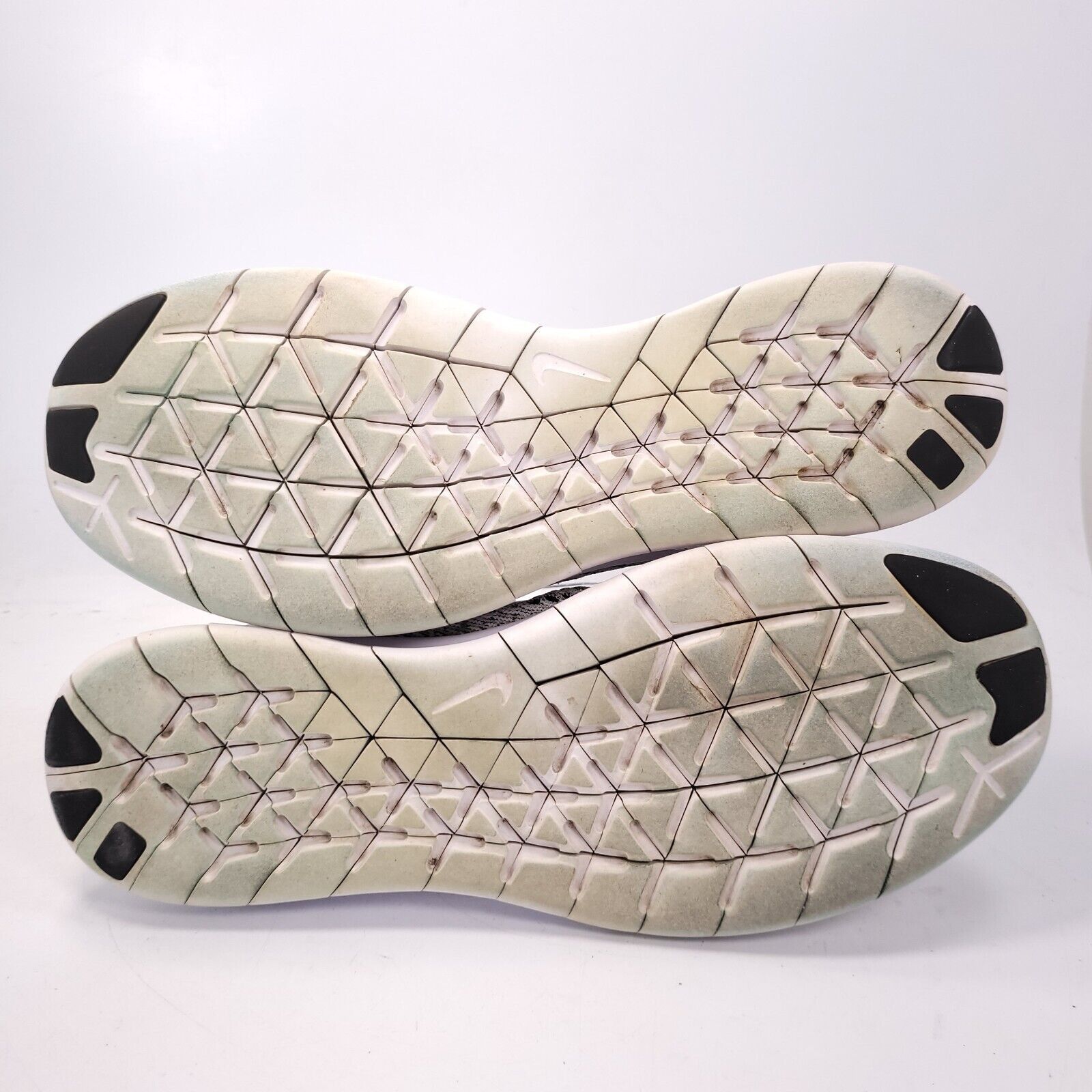 Nike Nike Free RN Shoe Womens Size 8 831509-101 Gray Black White Size US 8 / IT 38 - 7 Thumbnail