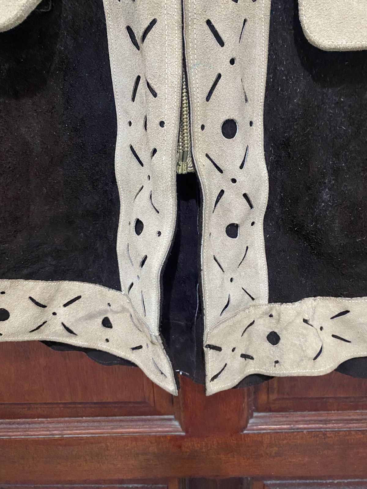 Cowboy Equipment Vintage 1960s Suede Leather Cape Poncho Hippie Boho Size US L / EU 52-54 / 3 - 10 Thumbnail