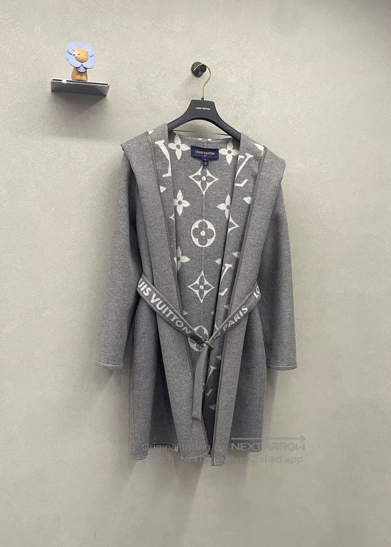 Louis Vuitton Louis Vuitton Grey Hooded Wrap Coat Size M / US 6-8 / IT 42-44 - 4 Thumbnail