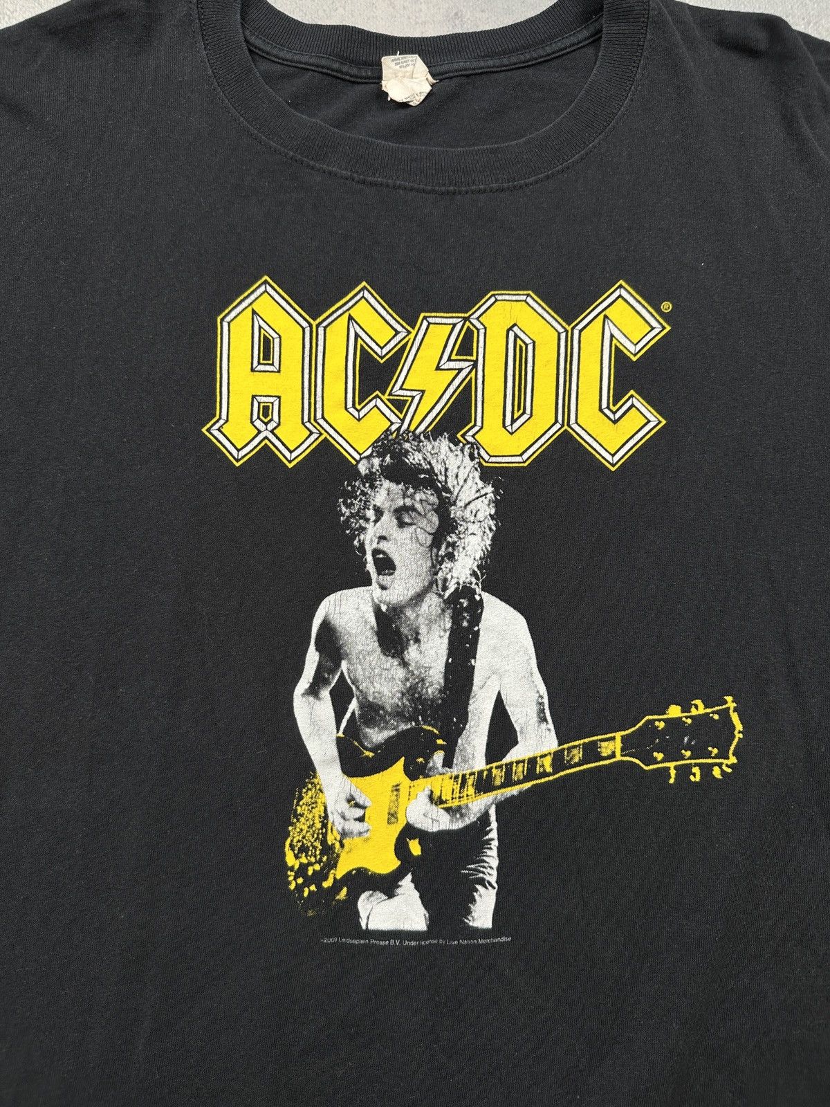 Band Tees Vintage 2009 AC/DC Angus Young Graphic Band Tee Anvil Rock Size US XXL / EU 58 / 5 - 5 Thumbnail