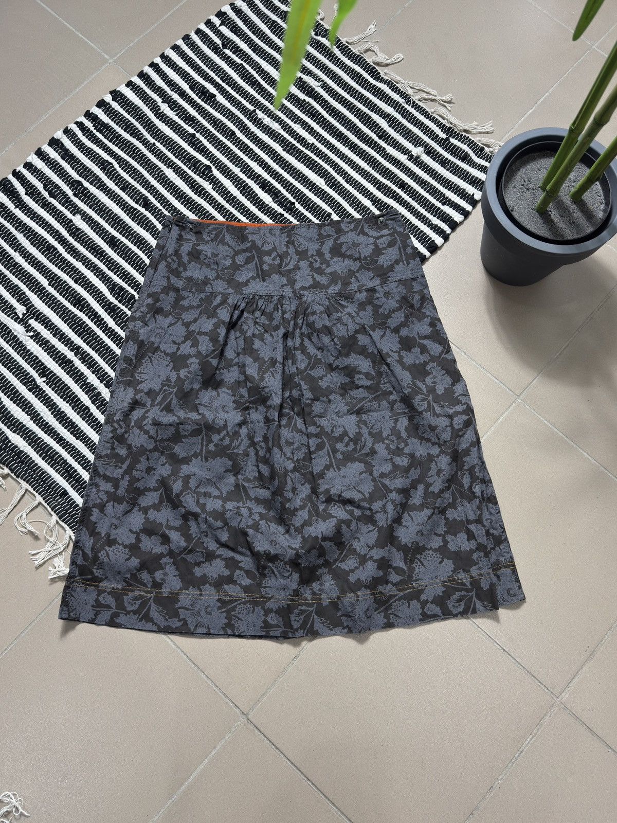 Cop Copine VINTAGE COP COPINE FLOWERS MIDI SKIRT Size 32" / US 10 / IT 46 - 2 Thumbnail