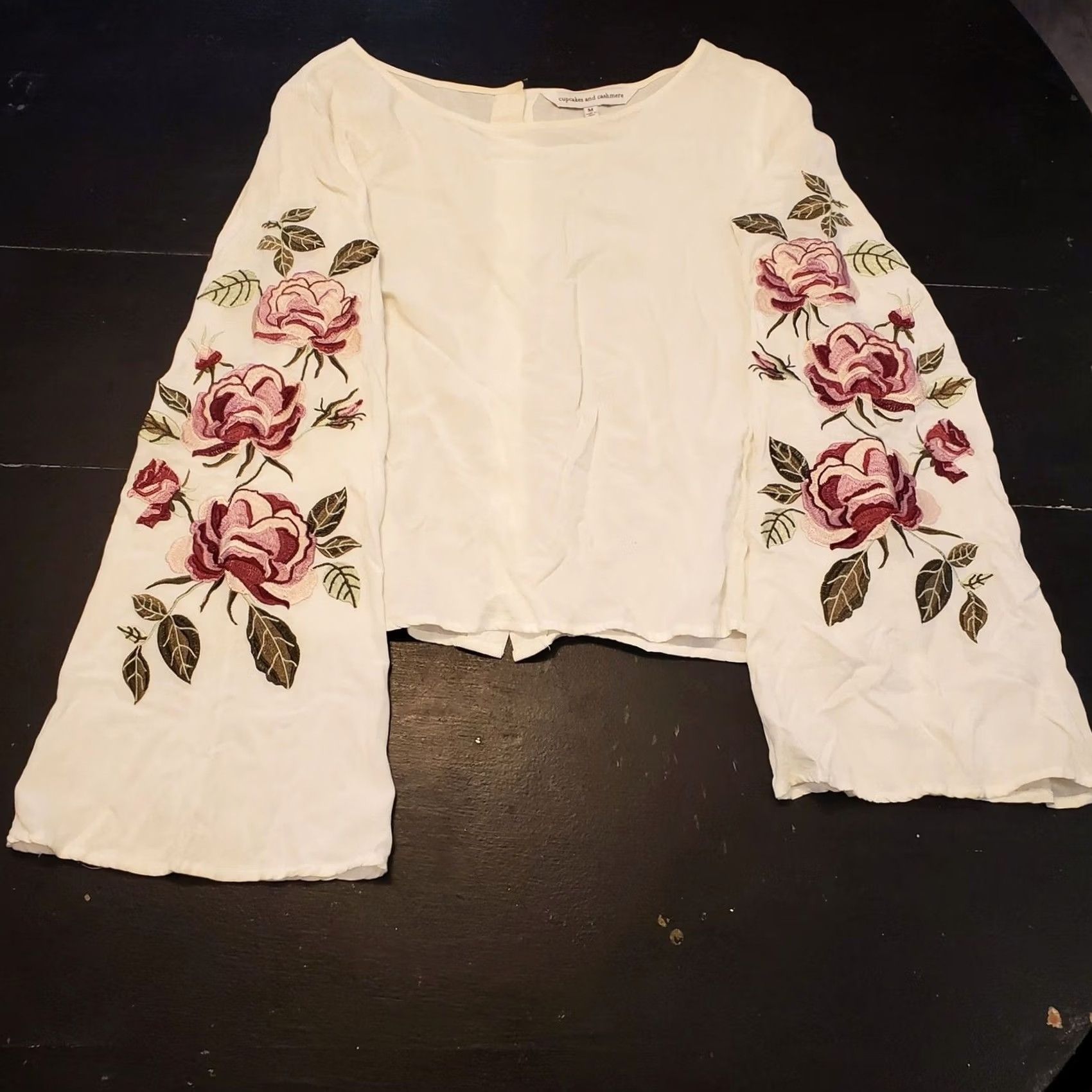 Vintage Cupcakes and Cashmere Blouse Floral Embroidered Detail White Crew Neck Long Sleeve Size M Womens Size M / US 6-8 / IT 42-44 - 2 Thumbnail