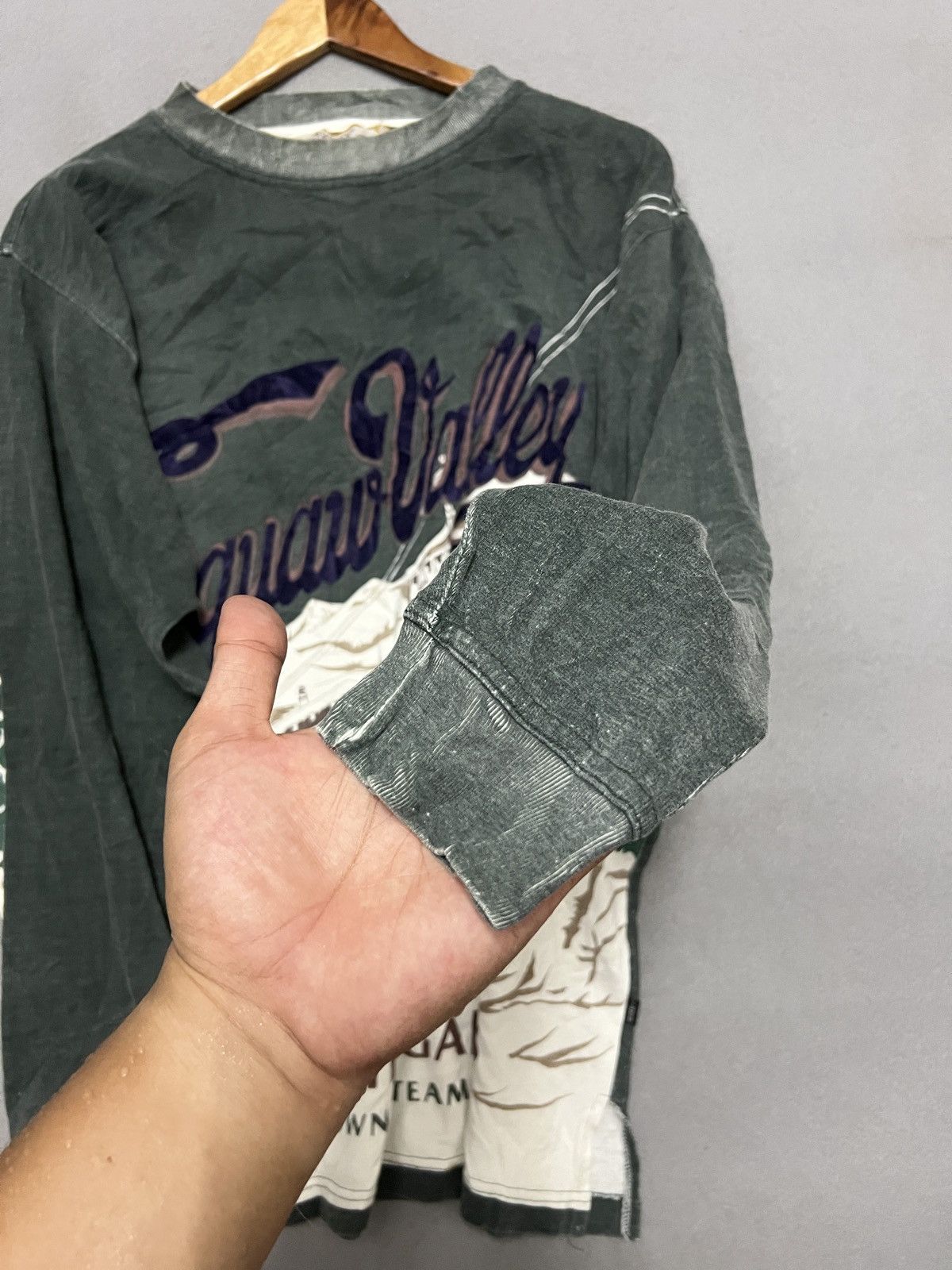 Avirex 627. Vintage 90s Avirex Squaw Valley L/S Tee (rare) Size US M / EU 48-50 / 2 - 5 Thumbnail