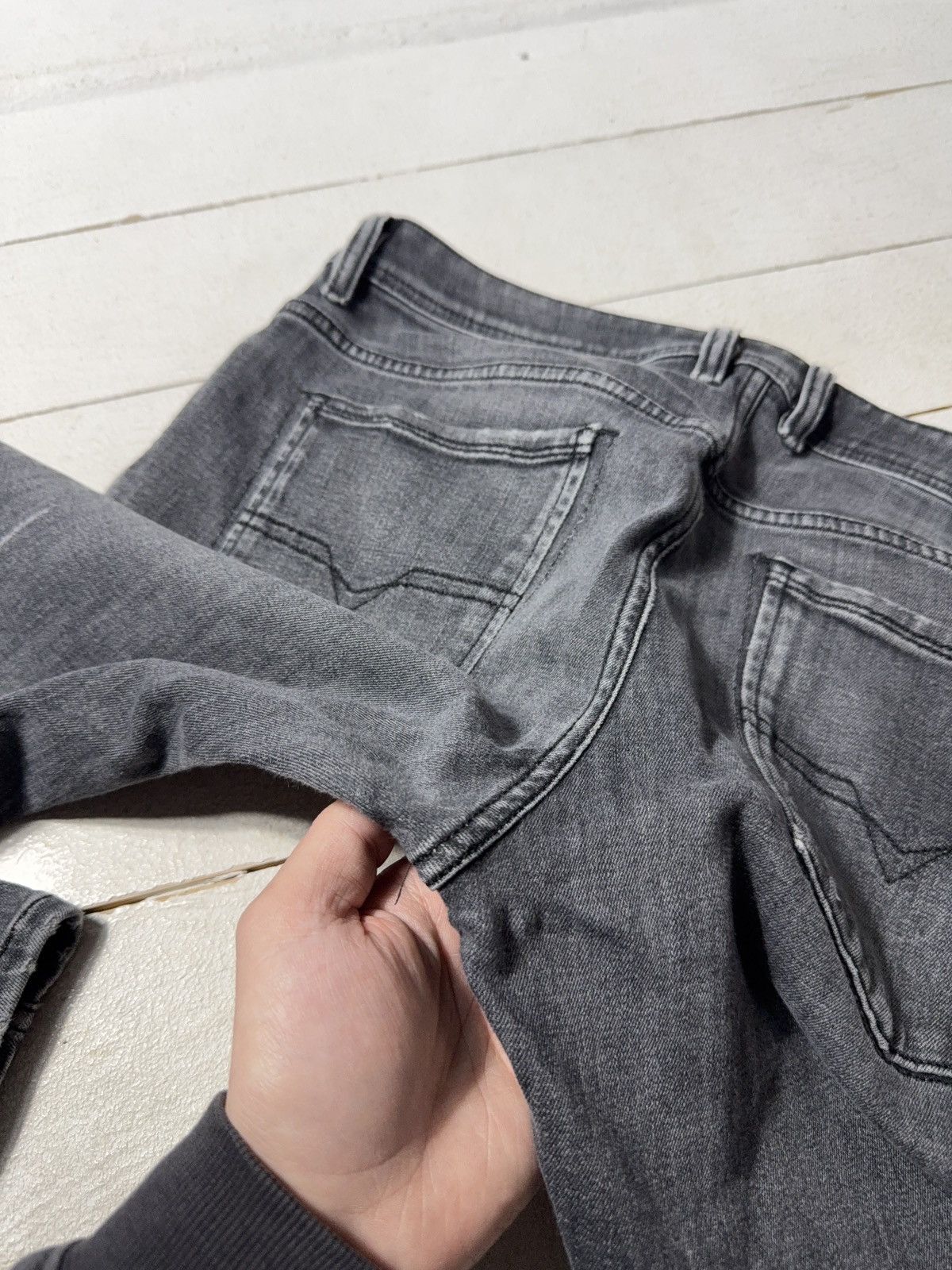 Diesel Luxury 00s Diesel Sleenker Grey Wash Skinny Jeans Knee Rip Size US 33 - 22 Thumbnail