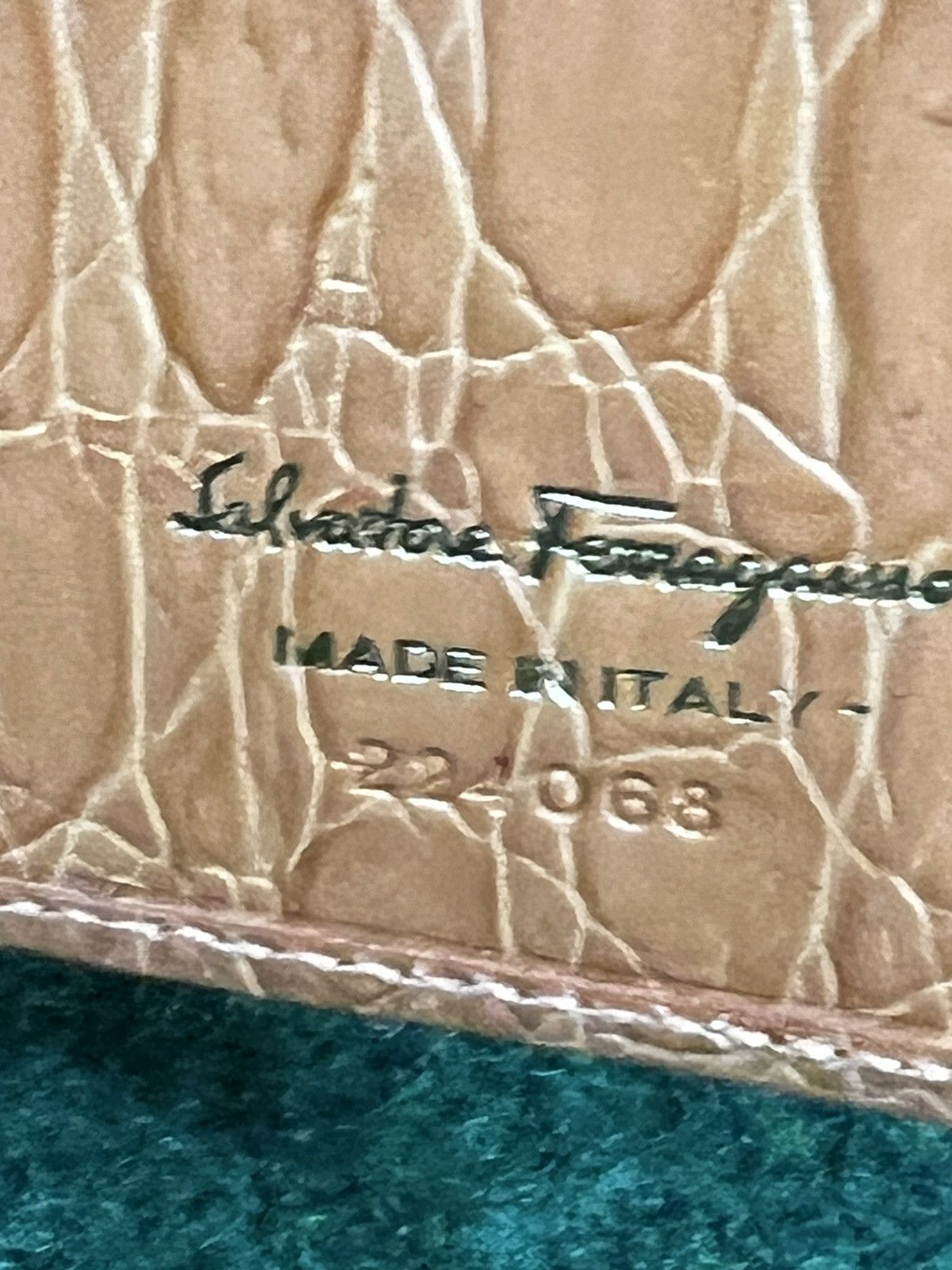 Salvatore Ferragamo Vintage Salvatore Ferragamo Vala Ribbon Leather Wallet Size ONE SIZE - 6 Thumbnail