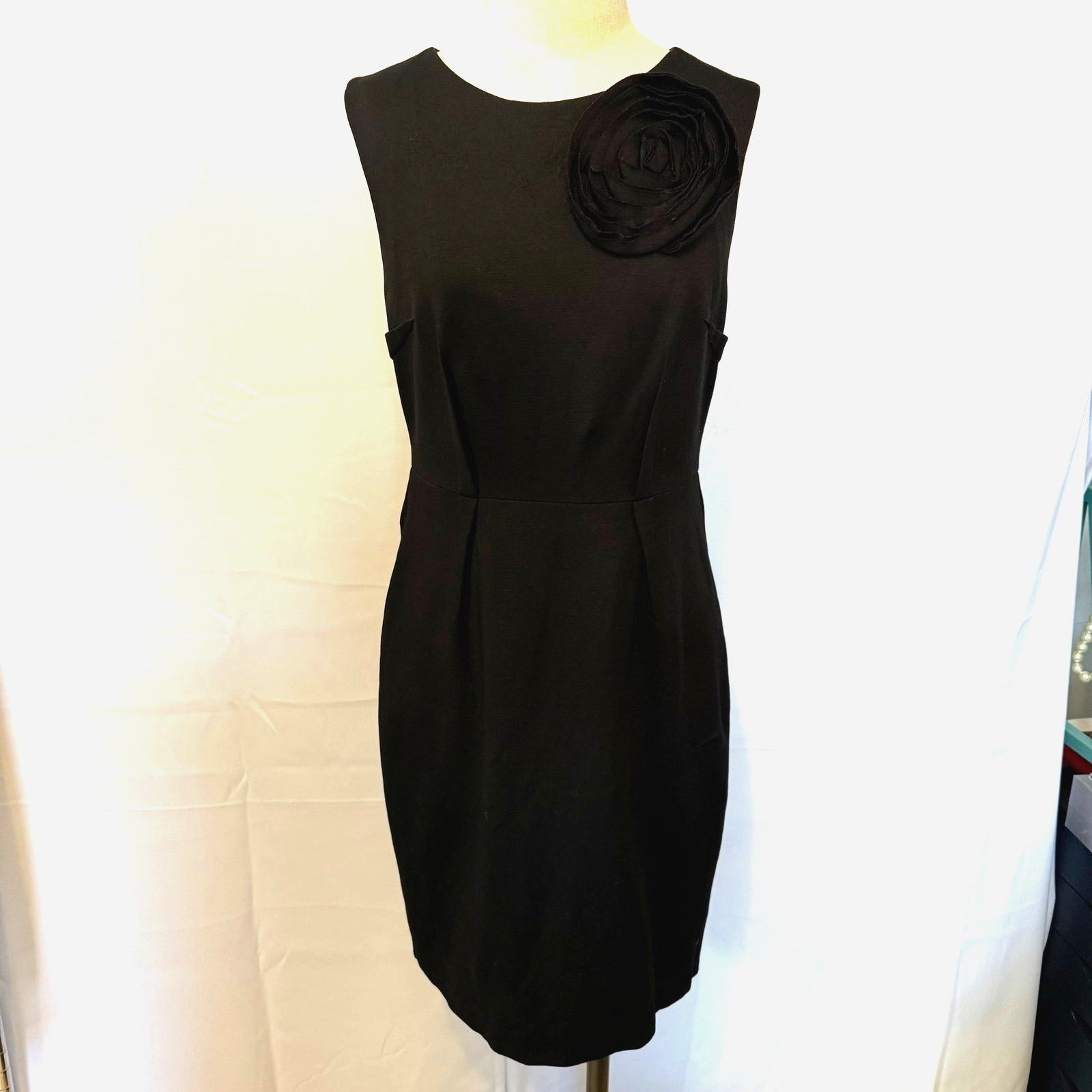 Trina Turk Trina Turk Romanced Dress Sleeveless Sheath Embellishment 8 Size M / US 6-8 / IT 42-44 - 1 Thumbnail