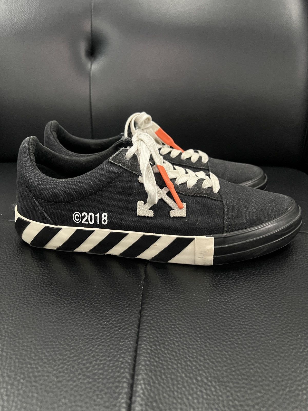 Off-White Off-White by Virgil Abloh SS18 Arrow Canvas Sneakers Size US 7.5 / EU 40-41 - 5 Thumbnail