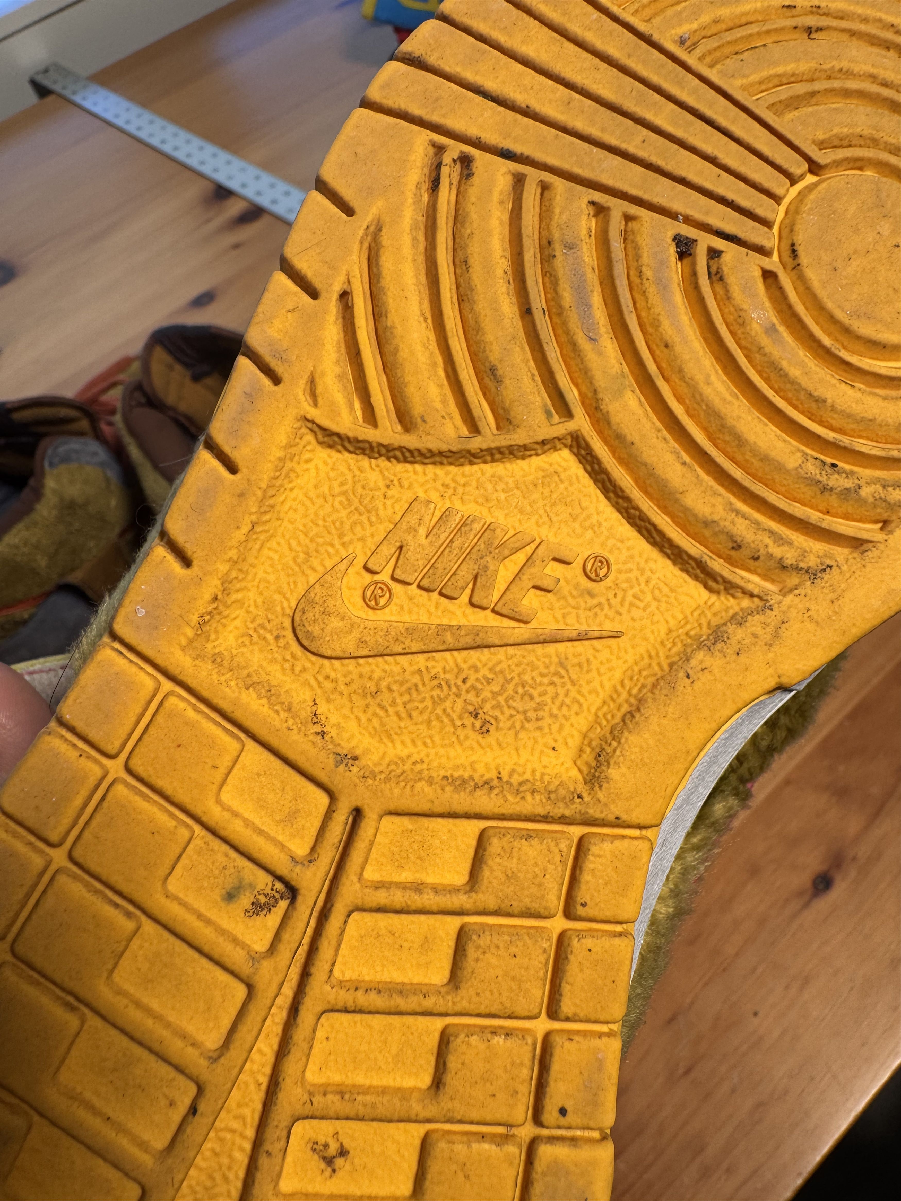 Nike (2006) Nike SB Dunk High The Three Bears ‘Mama Bear’ Size US 10 / EU 43 - 22 Thumbnail