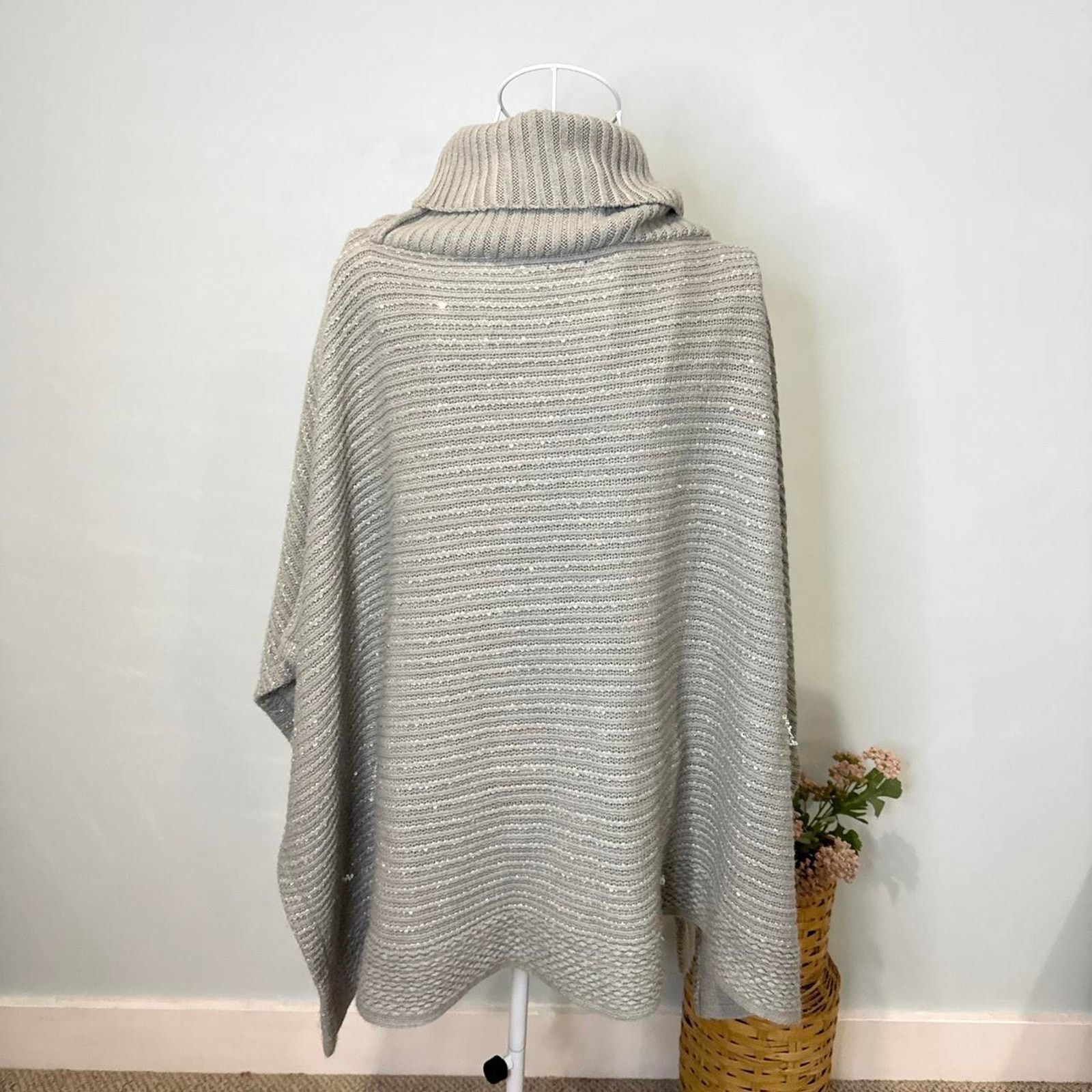 Apt. 9 Stunning vintage y2k gray crochet sequin fringe poncho Size ONE SIZE - 4 Thumbnail