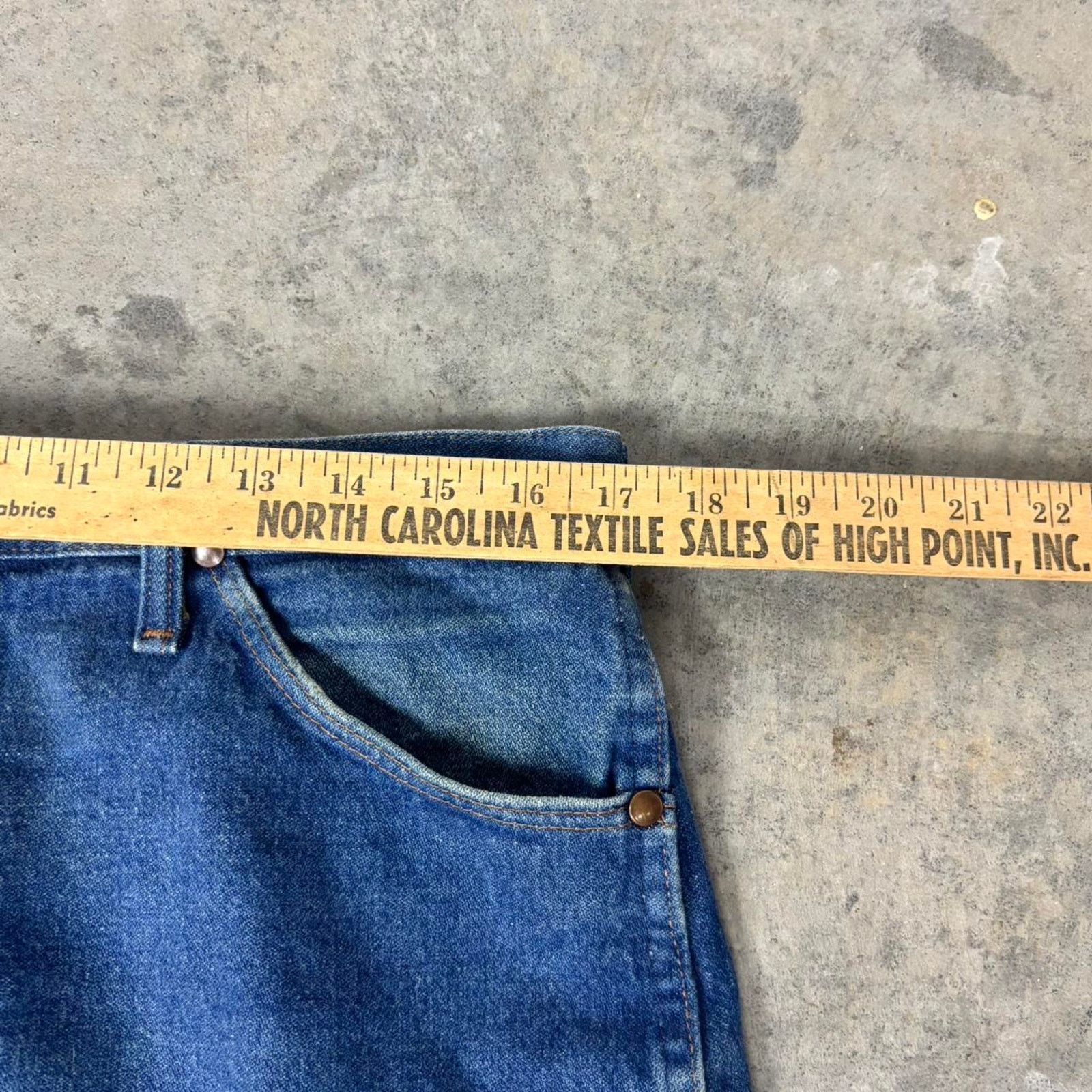 Wrangler 90s Wrangler Loose Fit Medium Wash Blue Jeans Size US 34 / EU 50 - 4 Thumbnail
