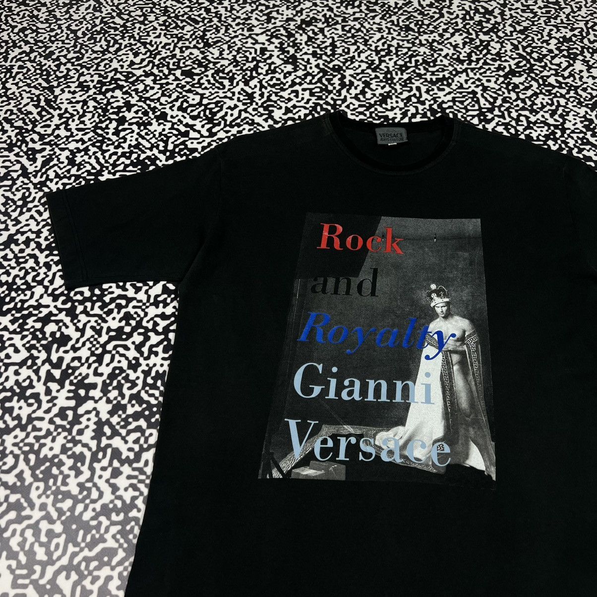 Versace RARE 90s Versace Bruce Weber Rock & Royalty Luxury T-shirt Size US XL / EU 56 / 4 - 5 Thumbnail