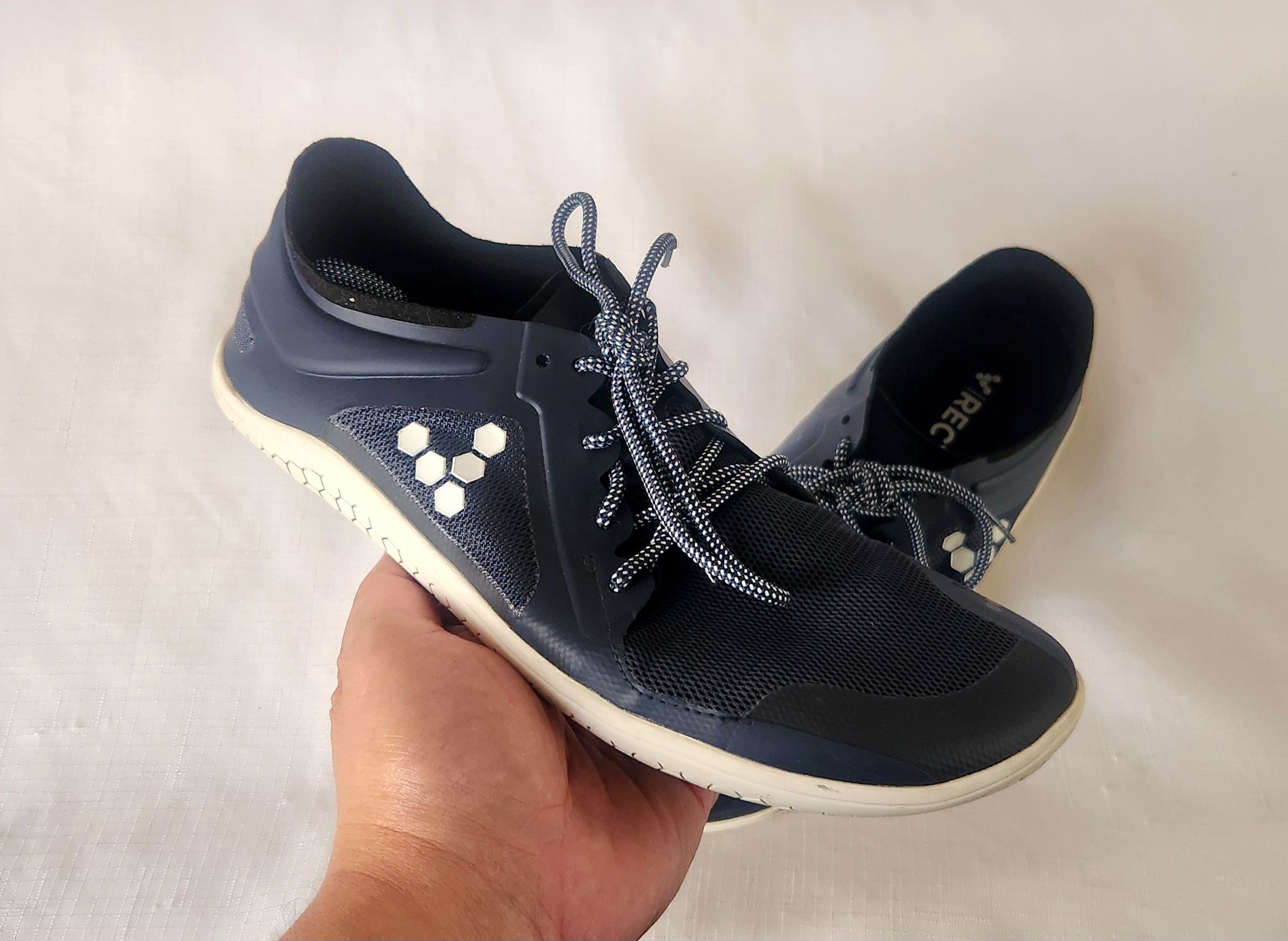 Vivobarefoot Vivobarefoot Primus Lite III Navy Blue and white SZ 40 US 7 Size US 7 / EU 40 - 1 Thumbnail