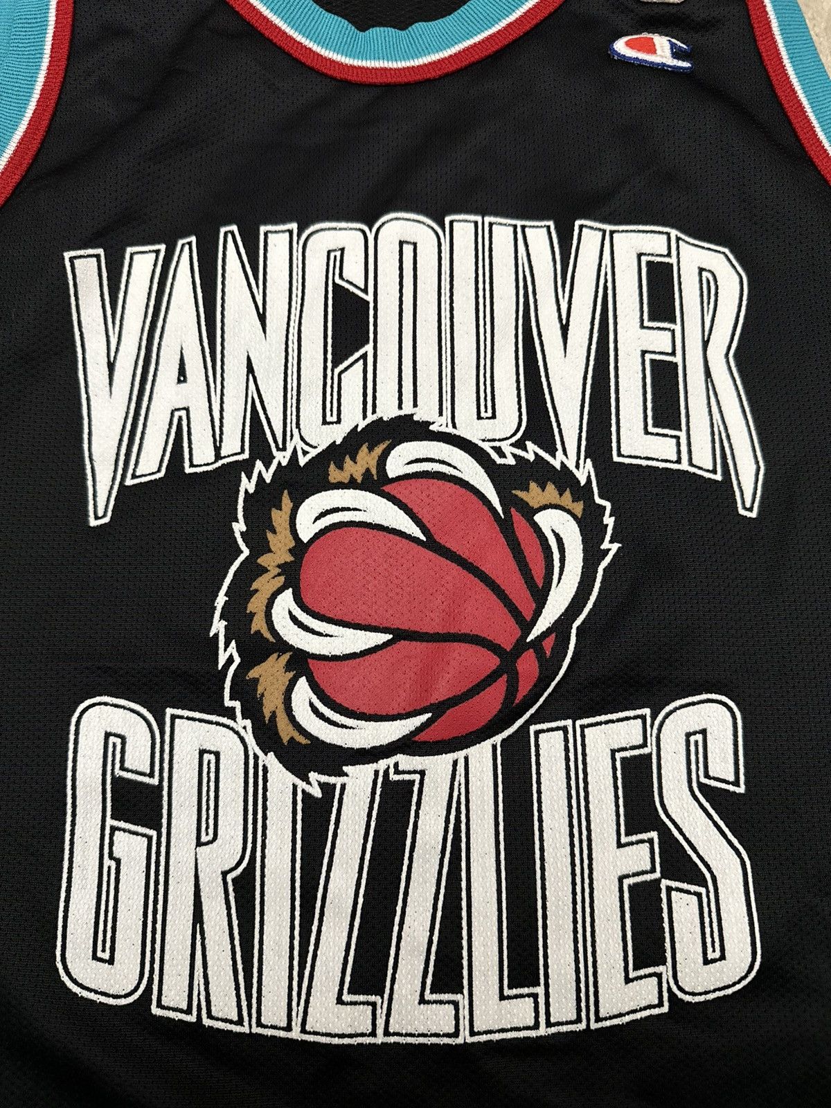 Champion Vintage 90s Champion Vancouver Grizzlies jersey Inagural 40M Size US M / EU 48-50 / 2 - 4 Thumbnail
