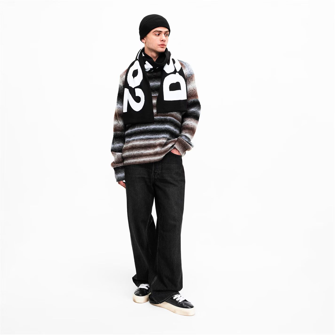 Dsquared2 o1g2r1mq0426 Size: OS / Scarf in Black Size ONE SIZE - 4 Thumbnail
