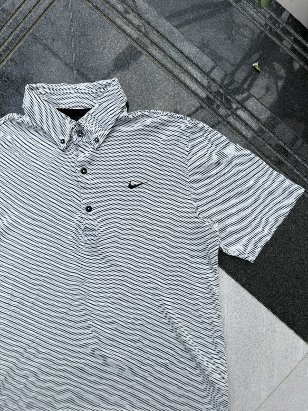 Nike 90’s NIKE SWOOSH RARE LOGO Y2K RETRO VINTAGE POLO TSHIRT Size US L / EU 52-54 / 3 - 3 Thumbnail