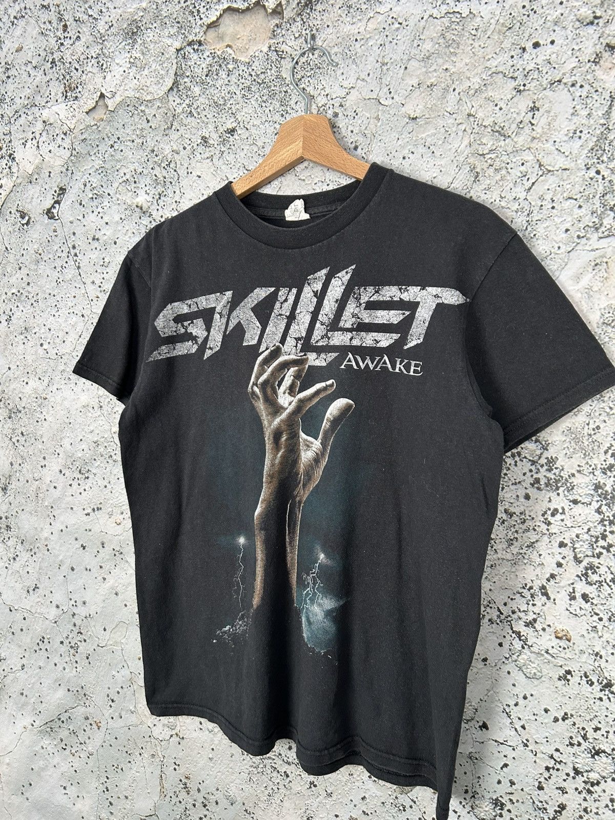 Band Tees Vintage Skillet Awake Graphic Tee Grunge Punk Rock Metal Size US M / EU 48-50 / 2 - 2 Thumbnail