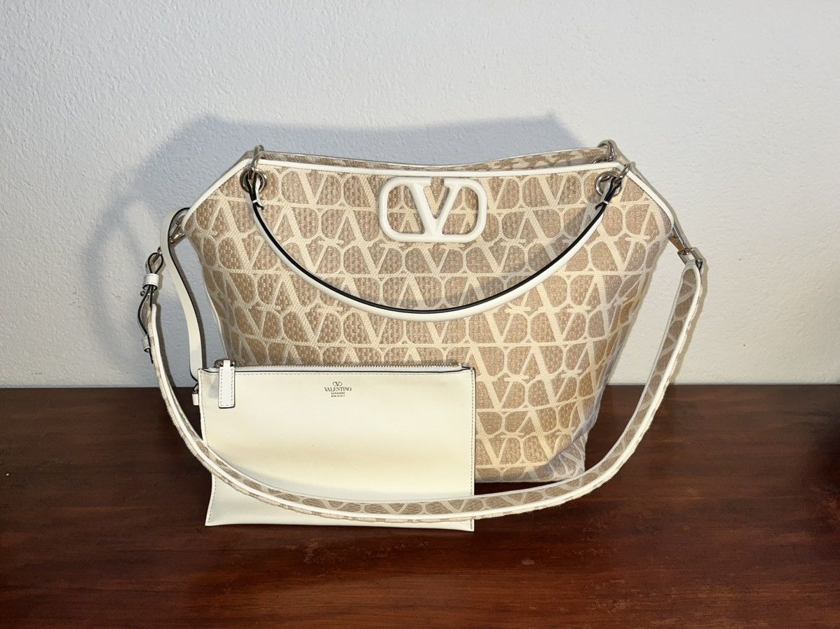 Valentino Valentino Medium Tote Bag Iconographe. Brand new with tags Size ONE SIZE - 1 Thumbnail