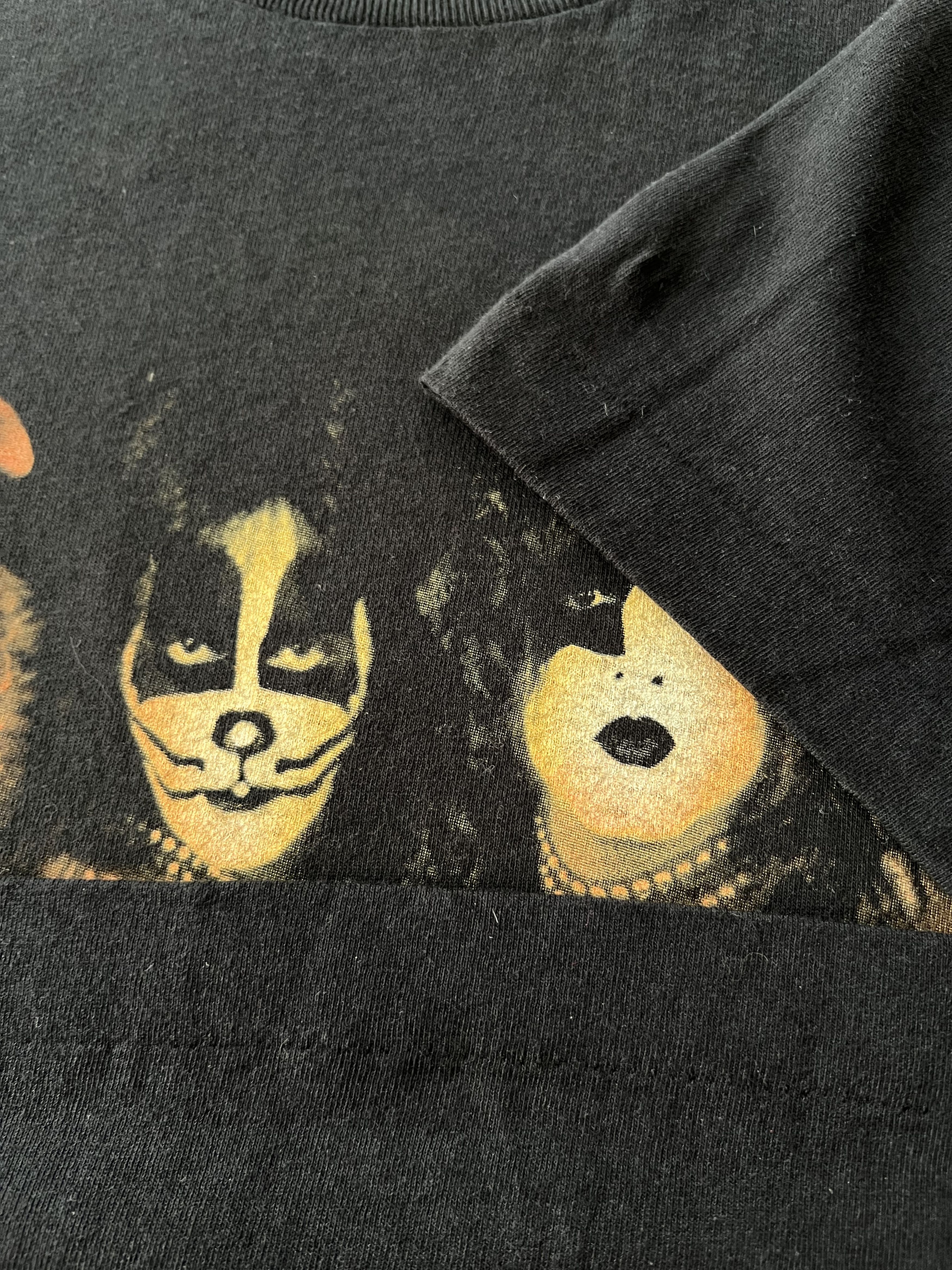 Band Tees Vintage 1996 Kiss They're Back Alive Worldwide 96 97 T-shirt Size US XL / EU 56 / 4 - 8 Thumbnail