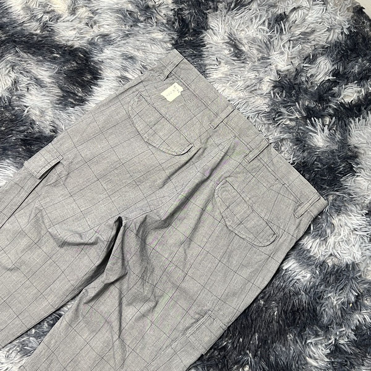 Uniqlo Uniqlo Chequered Cargo Pants Size US 32 / EU 48 - 4 Thumbnail