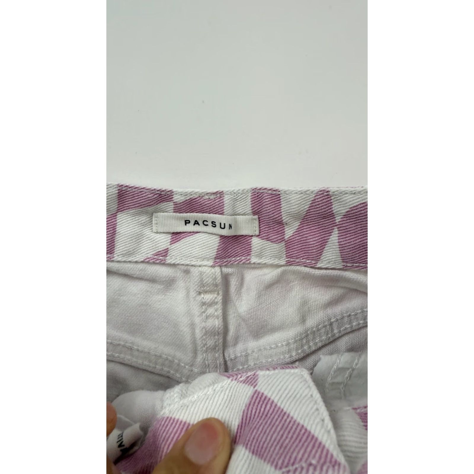 Pacsun Pacsun Shorts Womens 24 Pink White Wavy Checkered Denim Distressed High Rise Festival Shirt? Size 42" / US 20 - 3 Thumbnail
