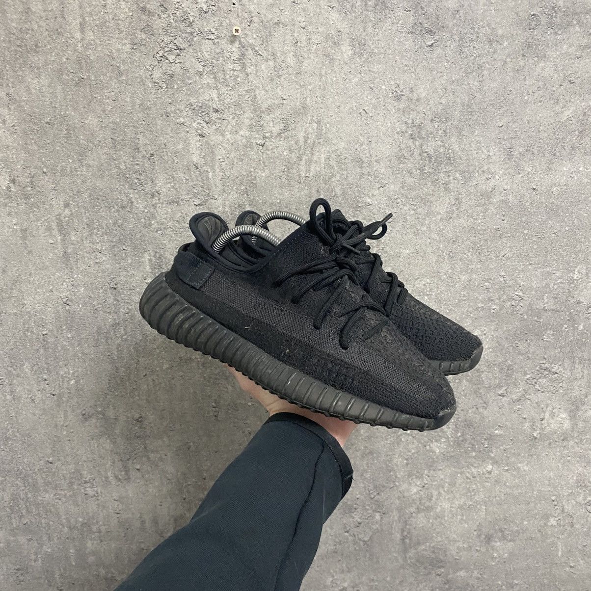 Adidas Adidas Yeezy Boost 350 V2 Onyx Size 7 Size US 7 / EU 40 - 2 Thumbnail