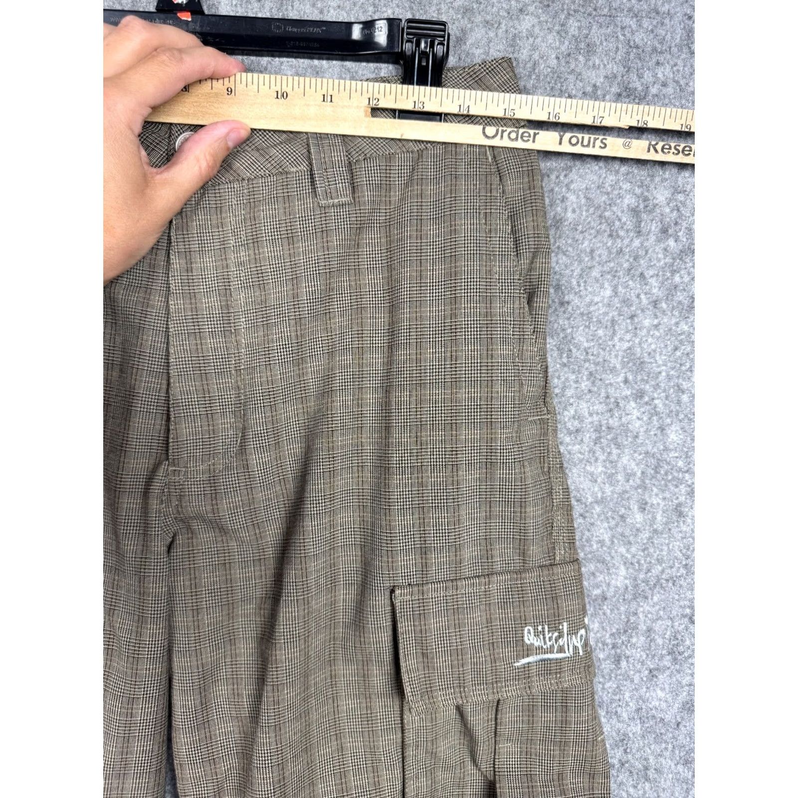 Quiksilver Quiksilver Cargo Shorts Men's 30 Beige Plaid Embroidered Poly Blend Y2K Poly Blend Cargo Shorts 30" Beige Mens Size US 30 / EU 46 - 5 Thumbnail