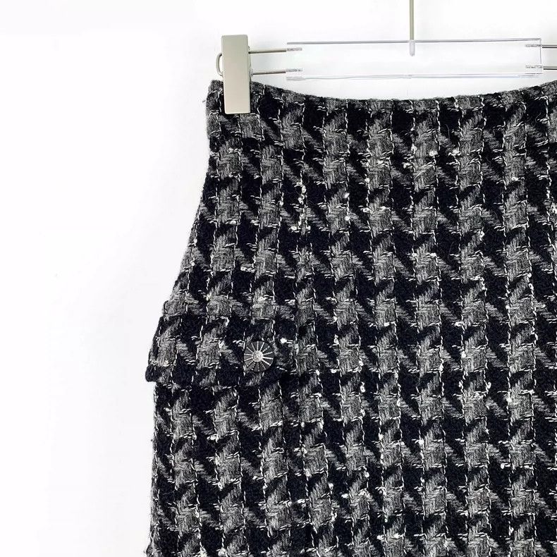 Chanel Chanel Black checkered woven tweed wool skirt 2504-Nextarro Size 42" / US 20 - 3 Thumbnail